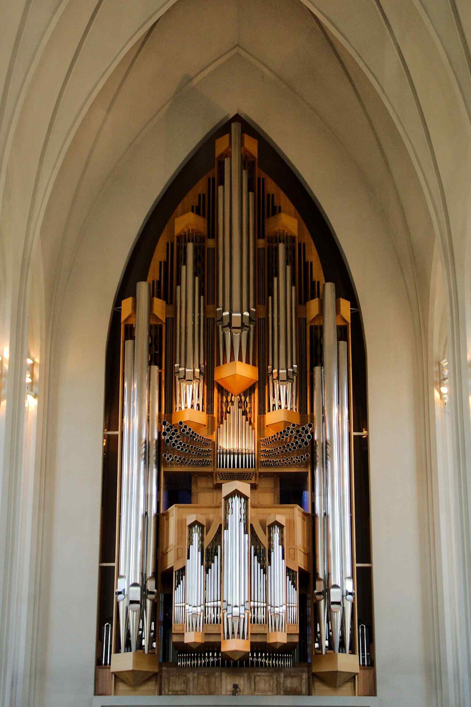 The main pipe organ inside the church, one of Hallgrímskirkja’s major musical instruments.