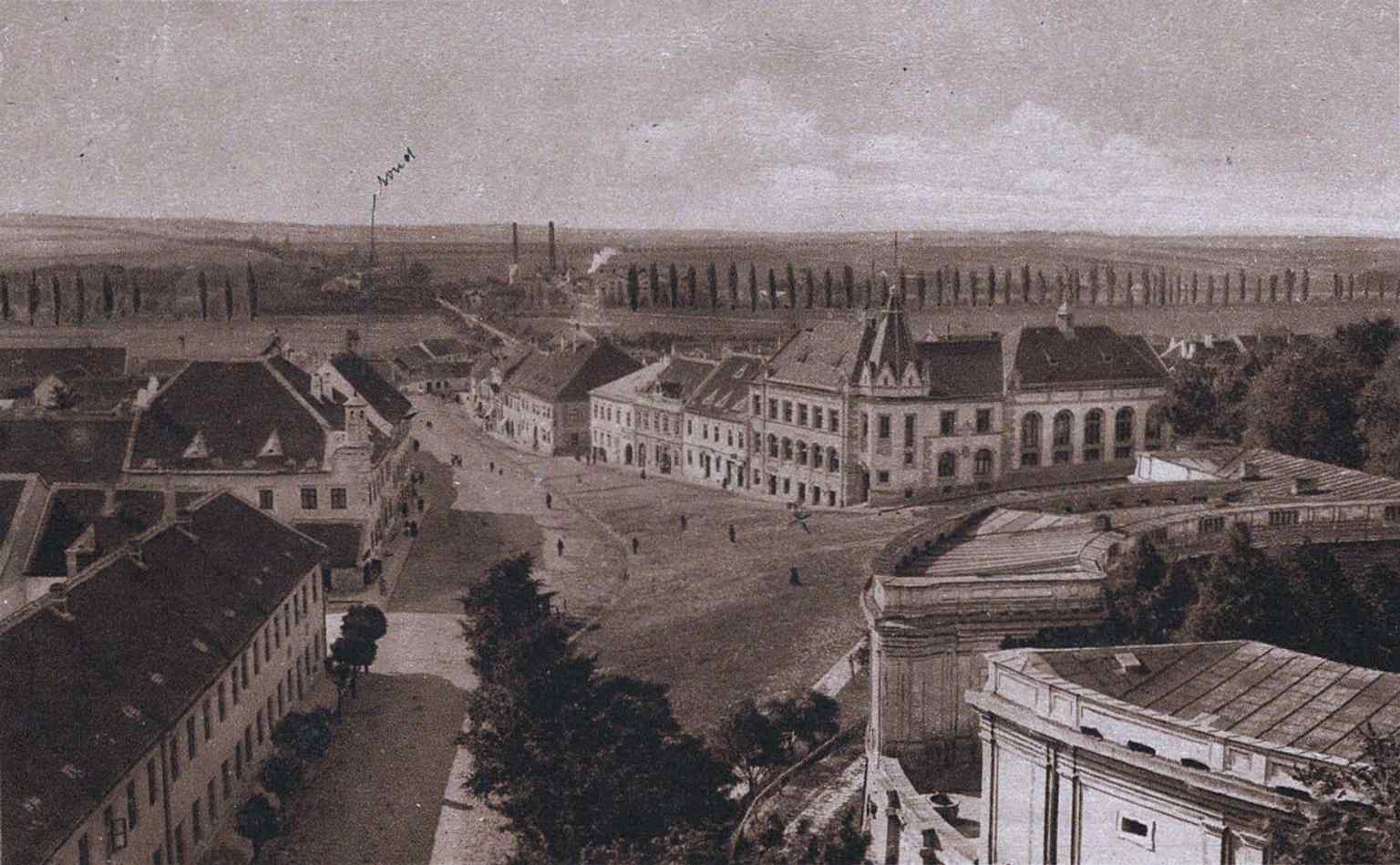 A 1923 panoramic photo from the church roof looking south down Palackého náměstí, featuring the town hall and the former court building on the left.