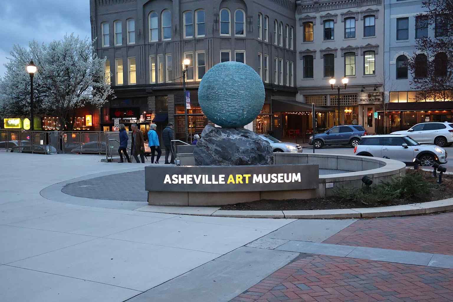 A view that includes the plaza sculpture in front of the museum, linking the building to its outdoor art installations.