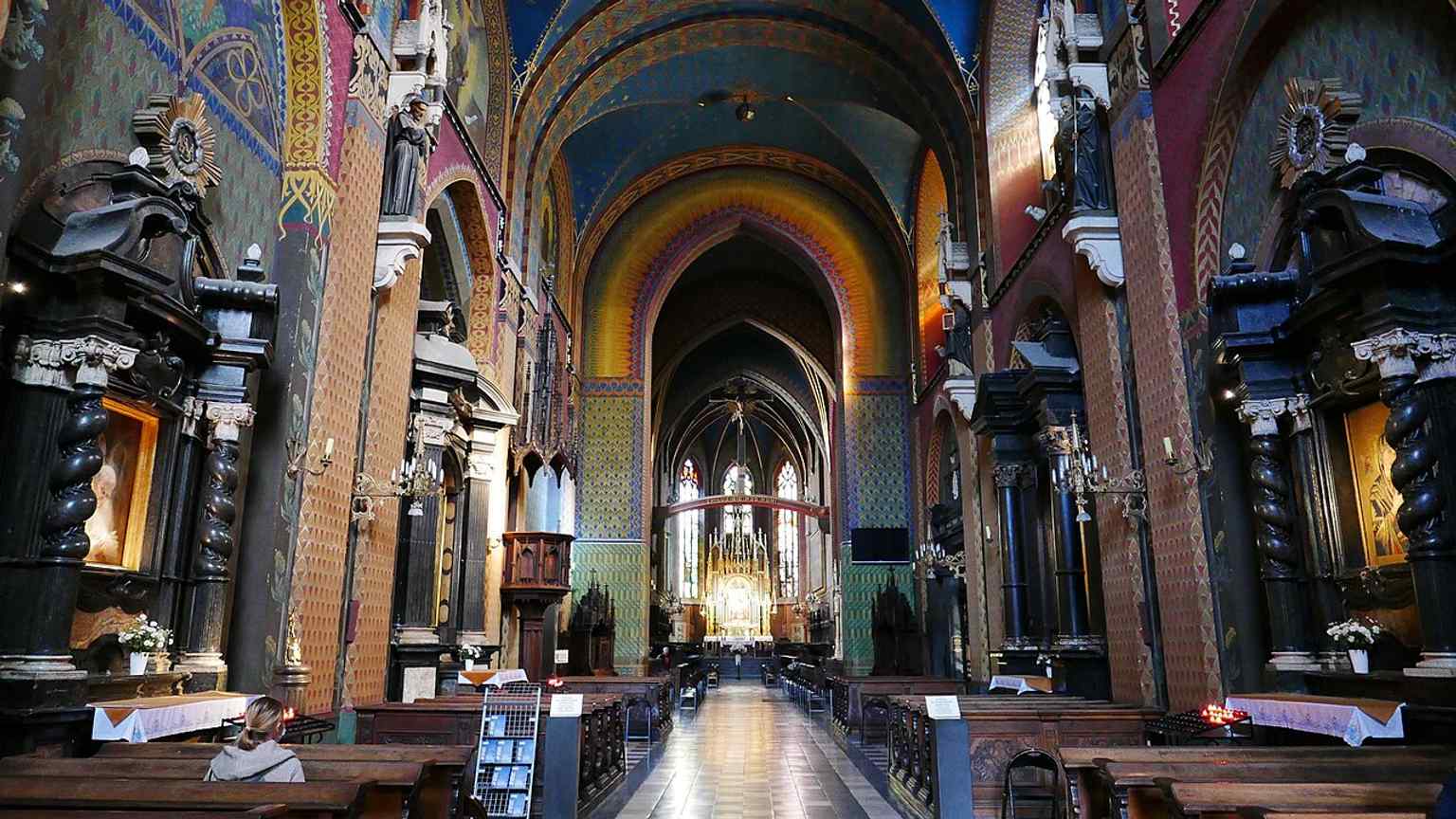 A wide interior view that sets the scene for Wyspiański’s polychromies and the basilica’s richly layered nave.