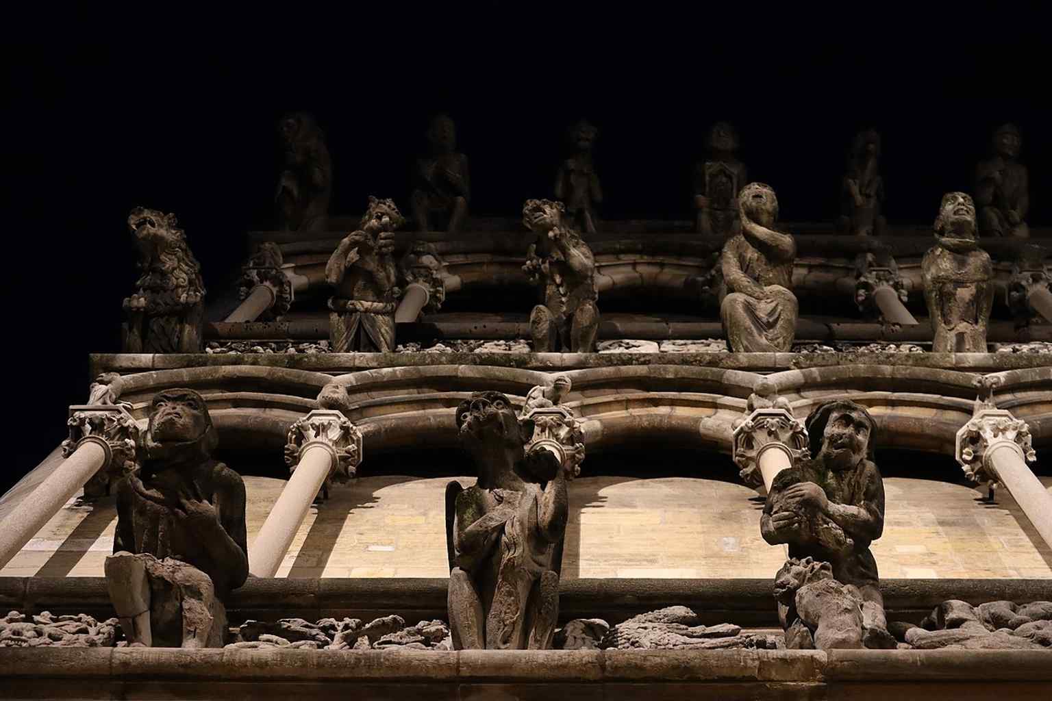 These decorative "gargoyles" or chimères adorning the facade were sculpted between 1880 and 1882 during major restorations, replacing older ones. They are purely decorative, not functional.