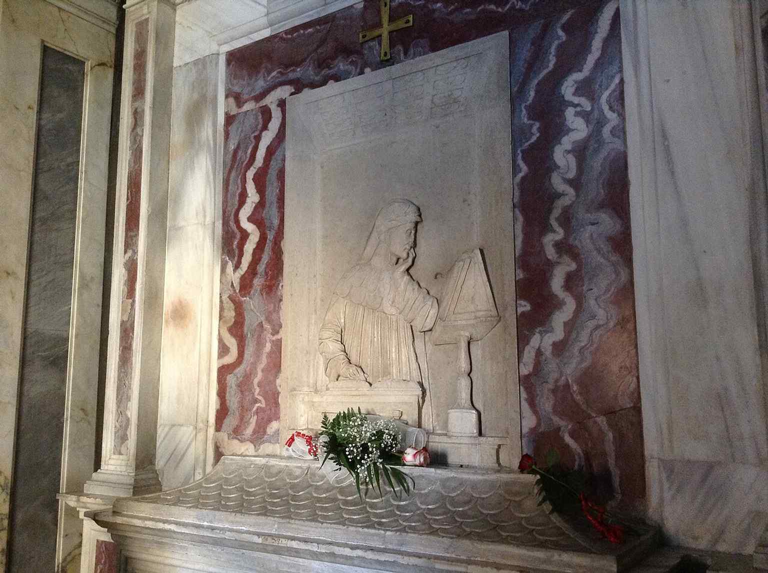 The Pietro Lombardo bas-relief of Dante in thought before a lectern, one of the tomb’s most important Renaissance additions.