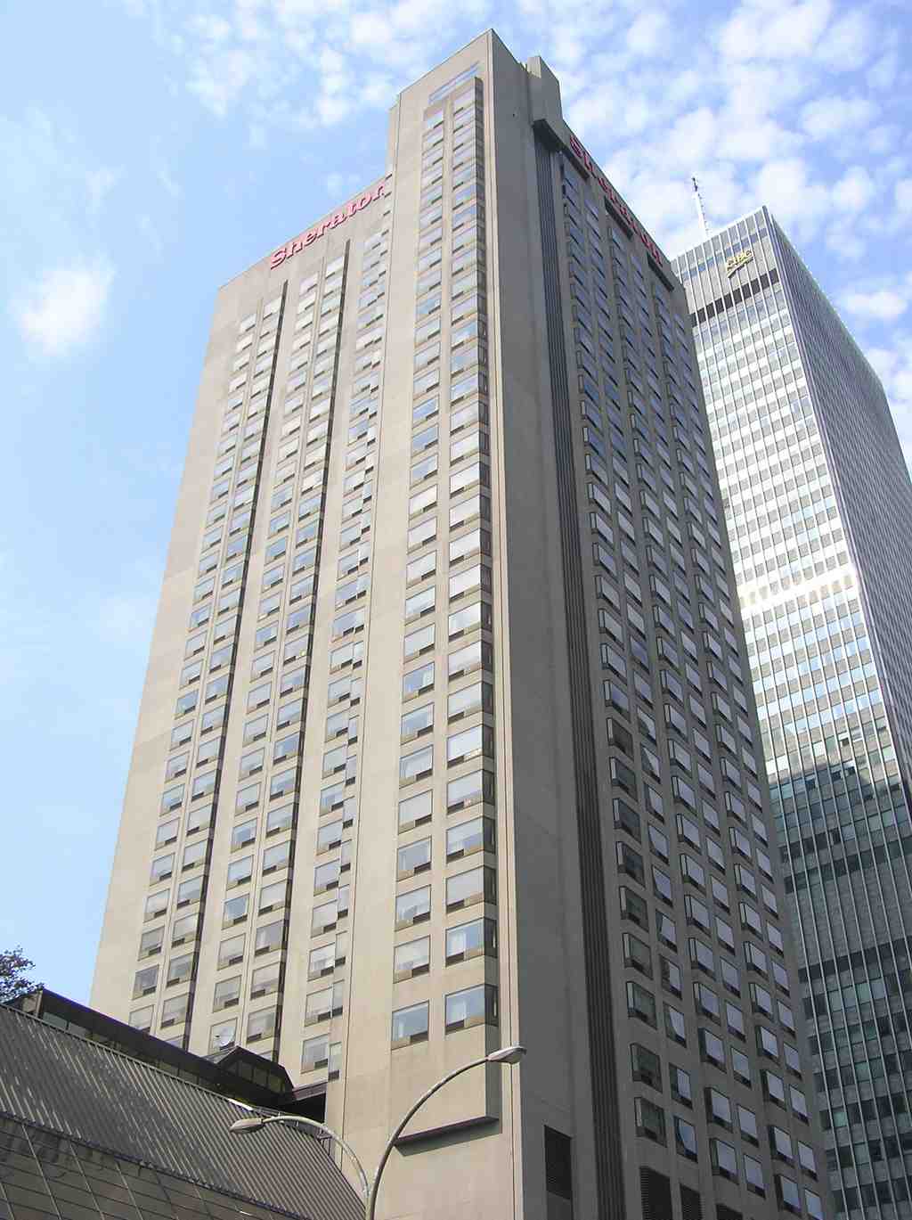 Le Centre Sheraton Hotel