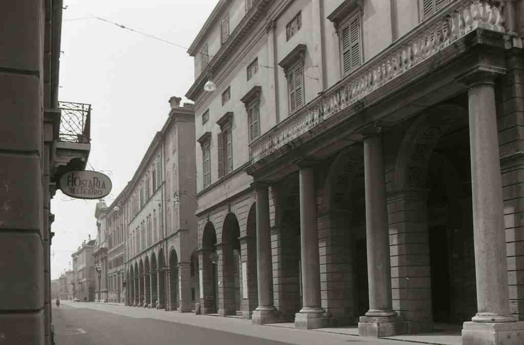Stadstheater Pavarotti-Freni