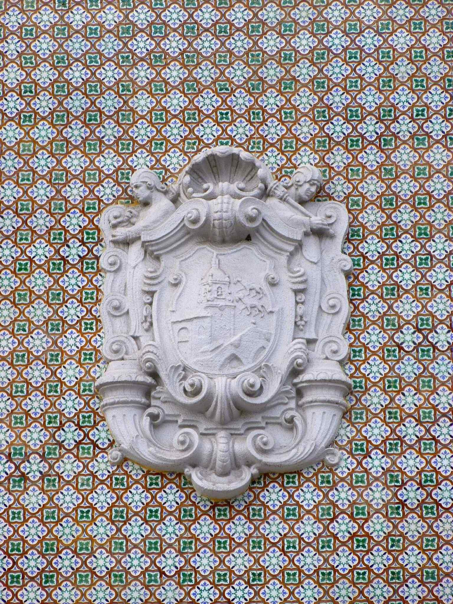 A close-up of the Bilbao coat of arms on the building, a reminder of the market’s civic importance.