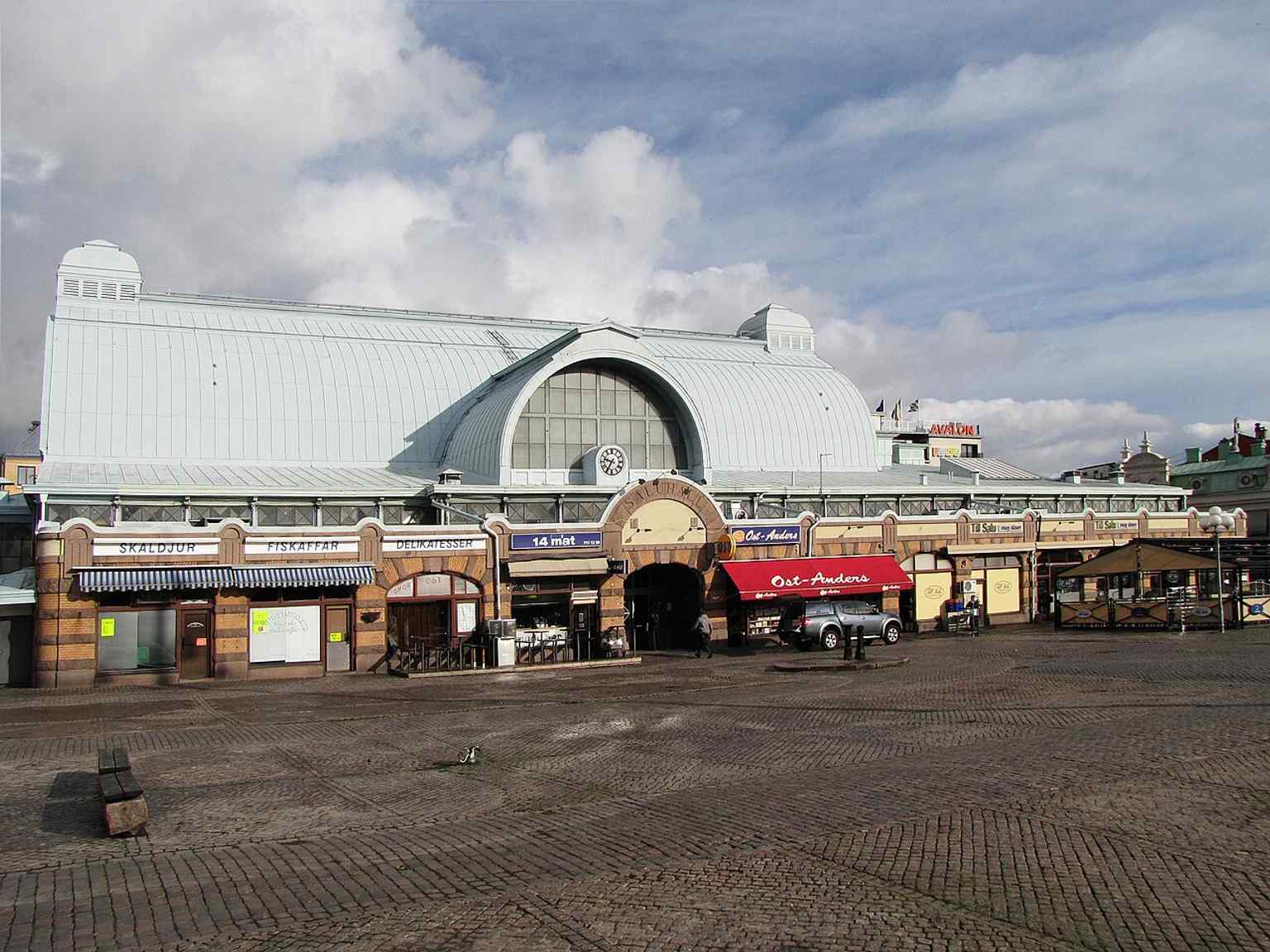 The south facade of Saluhallen, an important landmark that became a listed building in 1985.