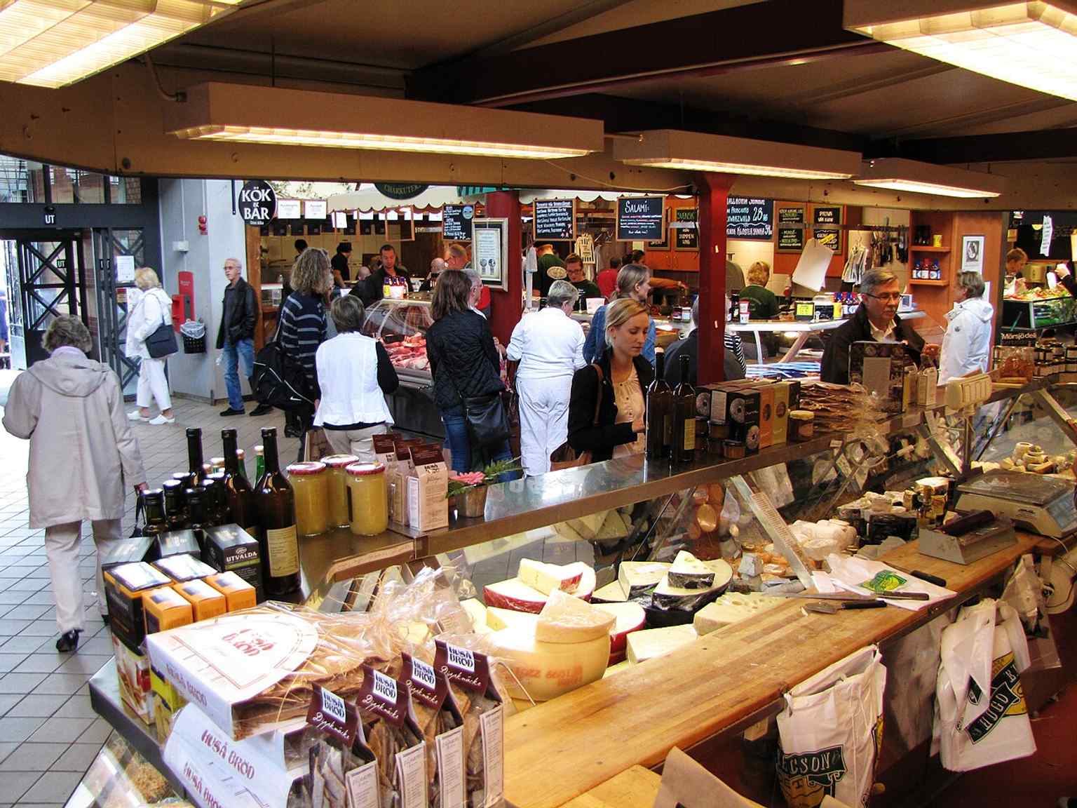 A cheese stand, representing the market's rich dairy offerings, including Hugo Ericson's ost, which has been present since 1888.