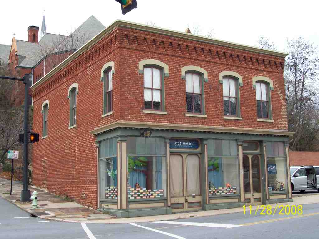 Bragassa Toy Store