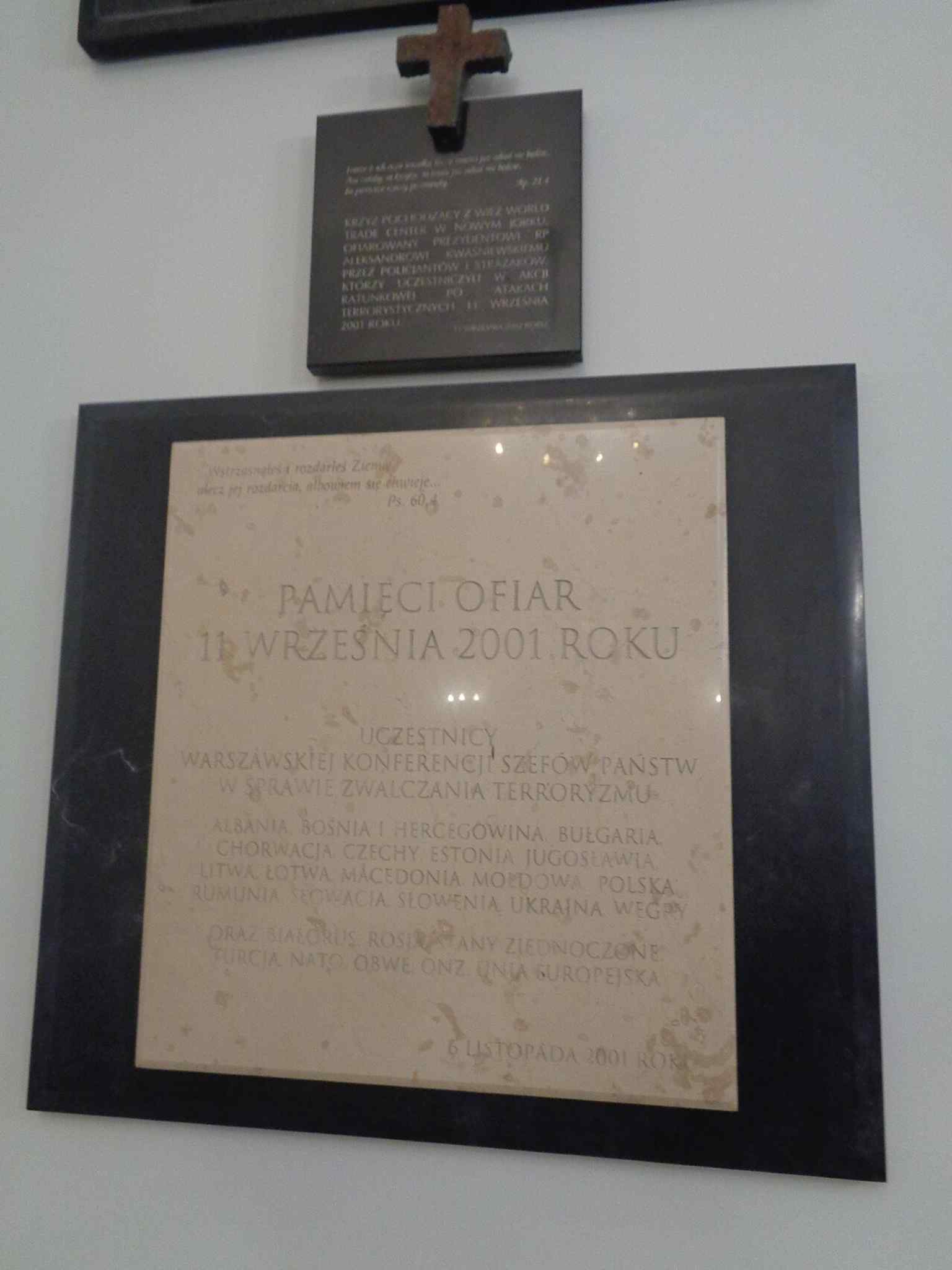 A memorial plaque in the chapel for the victims of the September 11 attacks, reflecting the palace’s role as a place of remembrance.