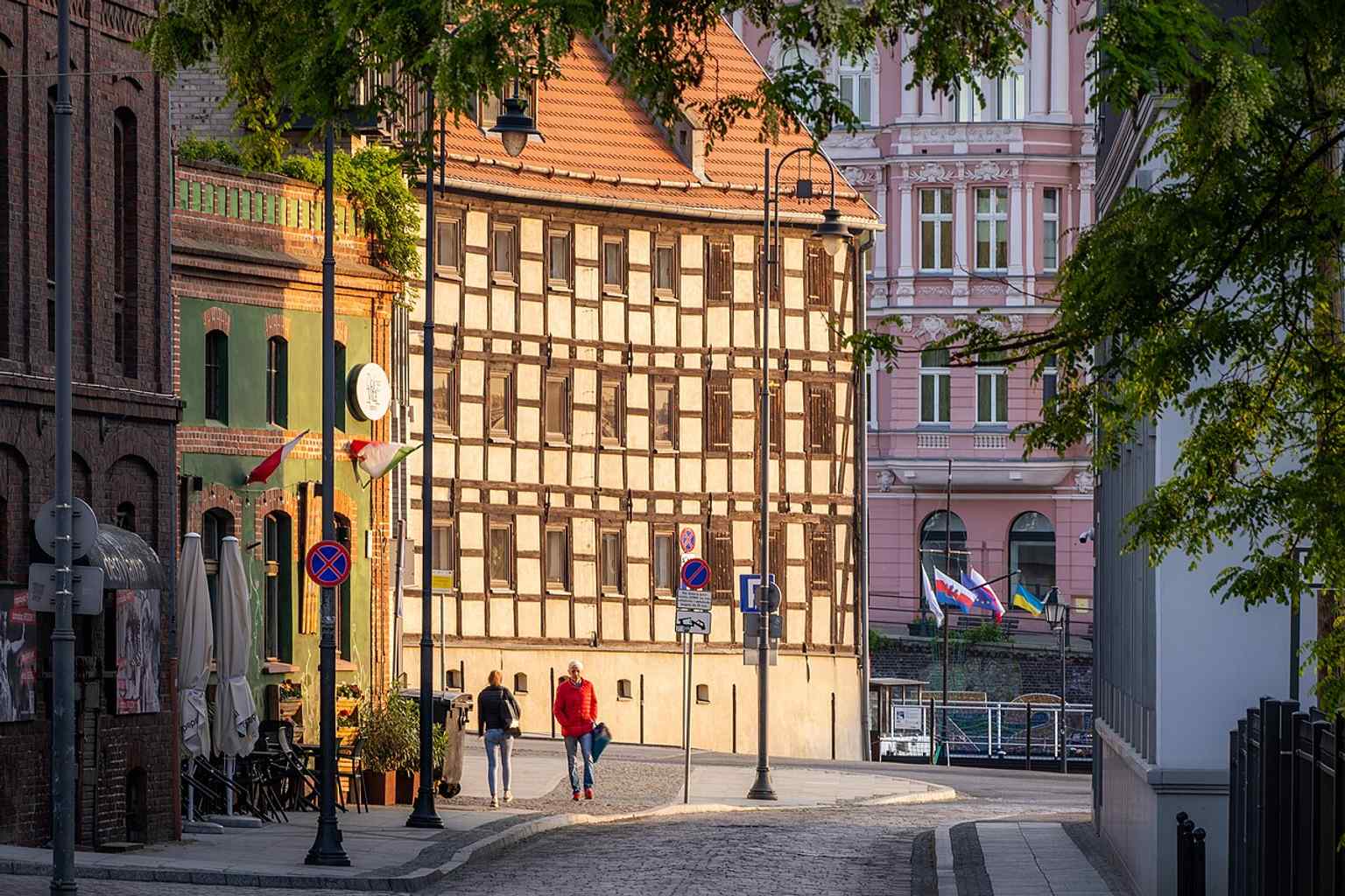 A clear northbound view along Podwale Street, the historic edge of Bydgoszcz’s Old Town where the city once met the castle moat.