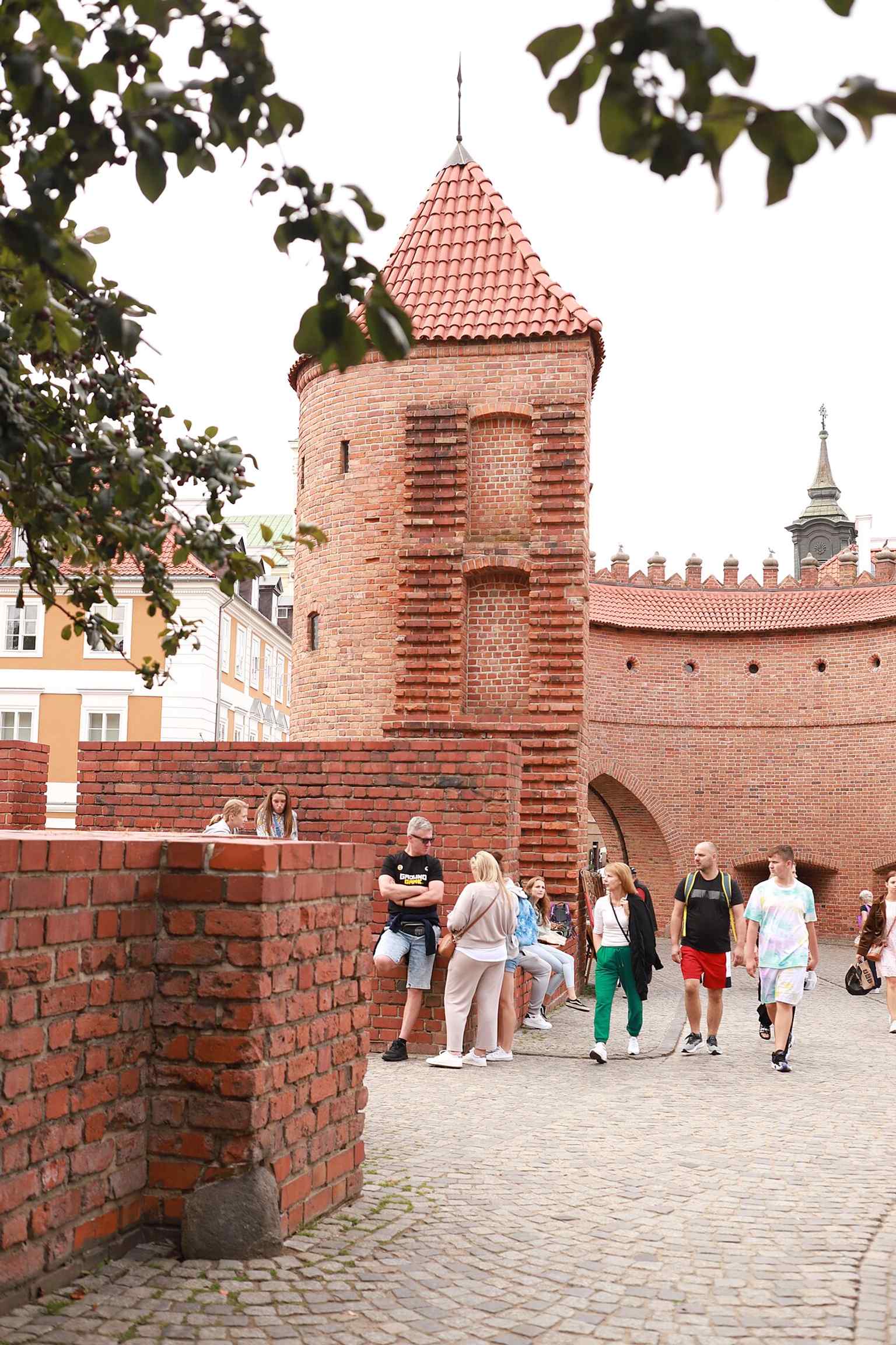 The Barbican beside Międzymurze Jana Zachwatowicza, linking the monument to the postwar conservation story of Warsaw’s walls.