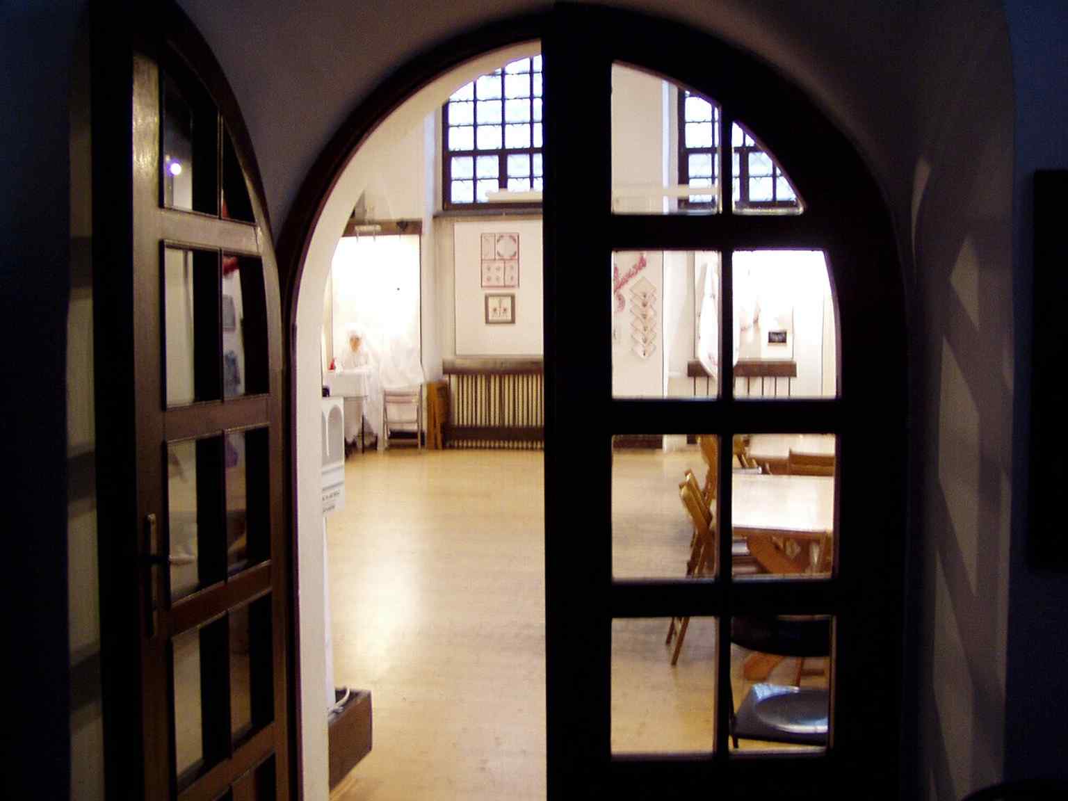 A close view of the surviving arched doorway detail, echoing the ornate entrance once associated with the synagogue.