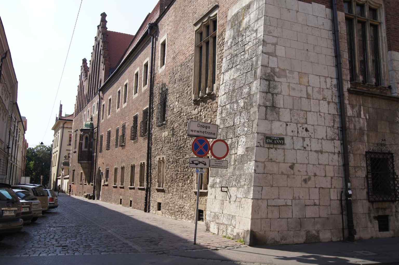 A clean modern view of Collegium Maius, the oldest surviving building of Jagiellonian University and a symbol of medieval Kraków learning.