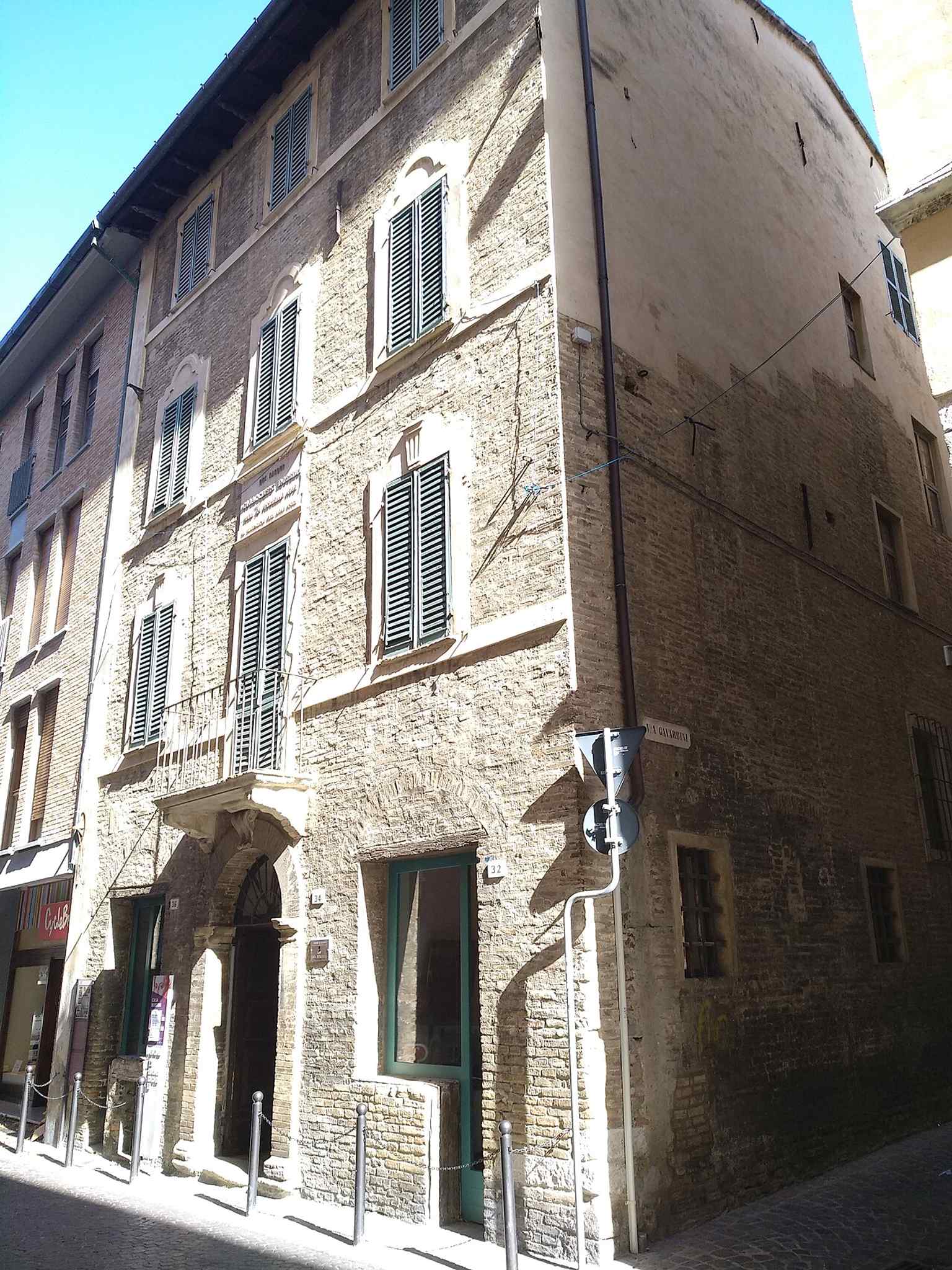 Another clear façade view of the composer’s birth house, a modest building whose distinctive structure stands out along Via Rossini.