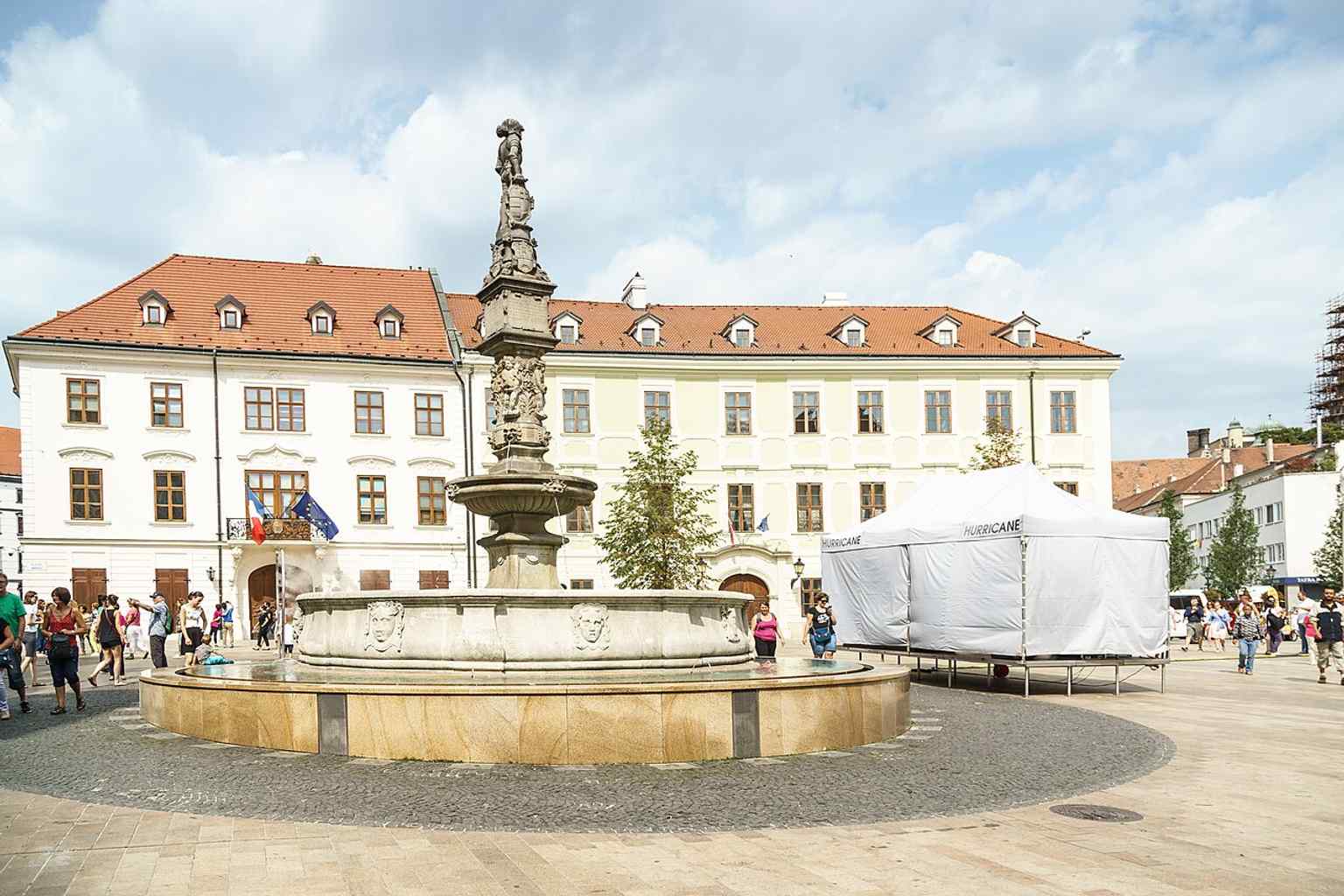 A high-resolution view of the fountain in its urban setting near Kutscherfeld Palace, showing how it anchors the square.