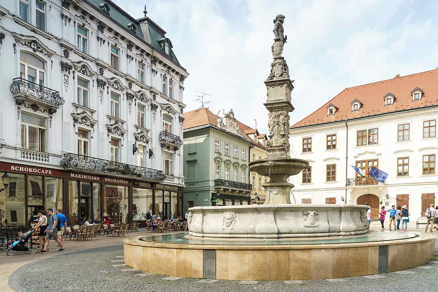 Another sharp city-view of the fountain, useful for presenting the monument within Bratislava’s historic Main Square ensemble.