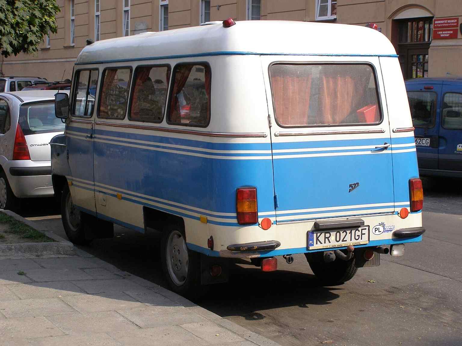 Another Nysa van view on Jabłonowskich Street, offering a different angle on the street’s everyday traffic and local character.