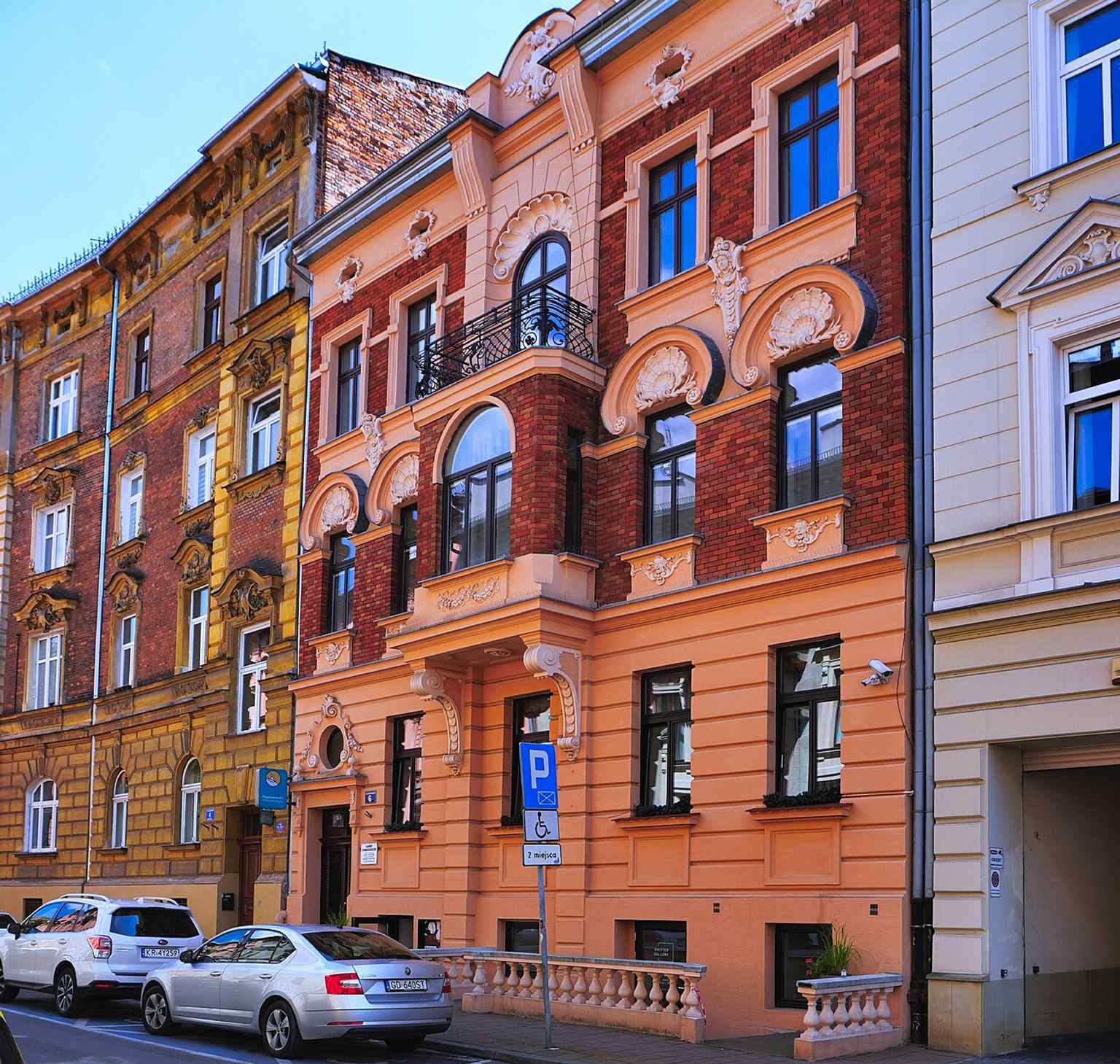 Kamienica at Jabłonowskich 6 by Beniamin Torbe, a solid early-20th-century tenement from the period when the street was being densely built up.
