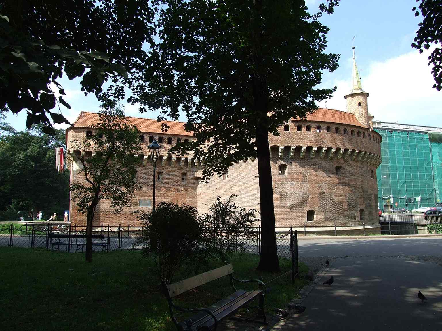 Die Barbakane neben dem Matejko-Platz; sie zeigt, wie dieser befestigte Außenposten den nördlichen Zugang zur Altstadt bewachte.