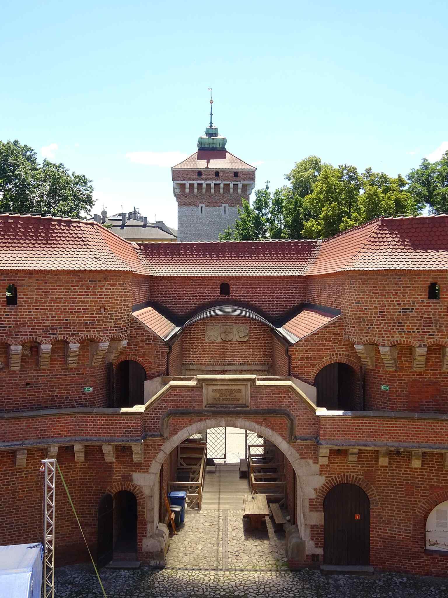Eine Treppe zum Balkon enthüllt die gestaffelten Verteidigungsgänge, die es den Verteidigern ermöglichten, sich während eines Angriffs durch die Festung zu bewegen.