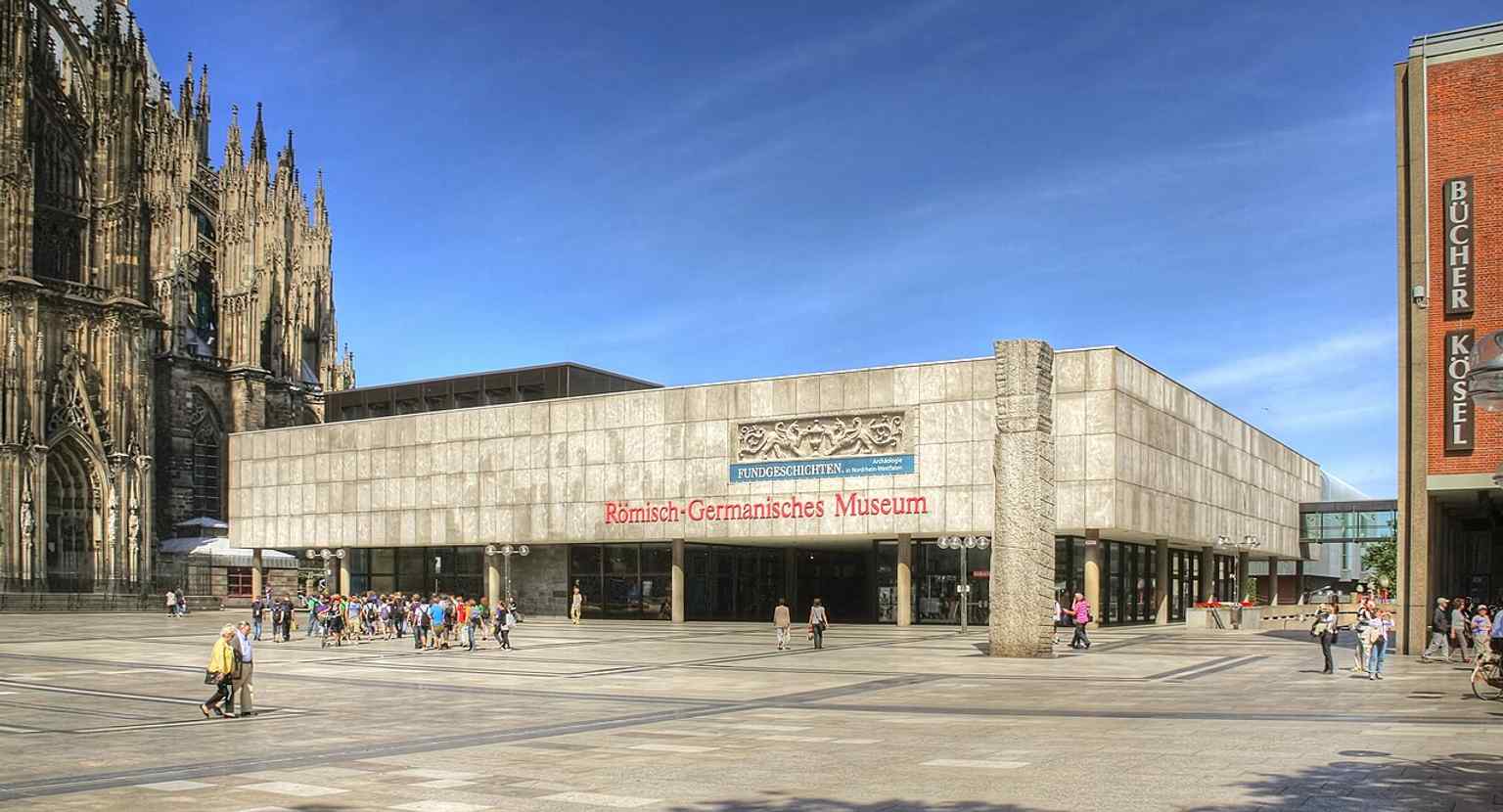 Köln war in der Antike ein bedeutendes Zentrum der Glasherstellung, und das Museum beherbergt eine einzigartige Sammlung römischer Gläser, die deren außergewöhnliche Qualität demonstriert.