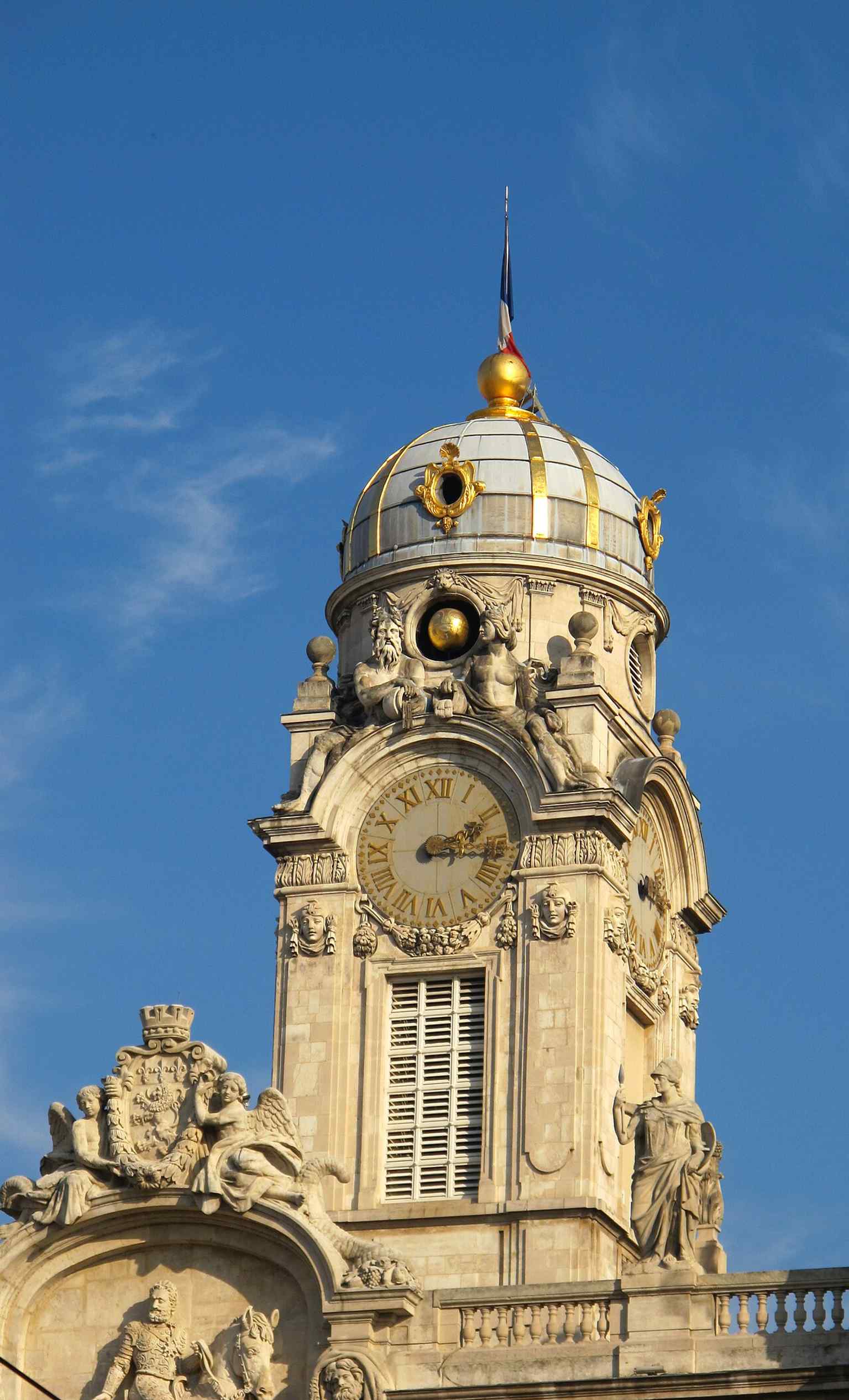 A closer look at the belfry rising above the Hôtel de Ville, the feature that crowns the rebuilt façade today.