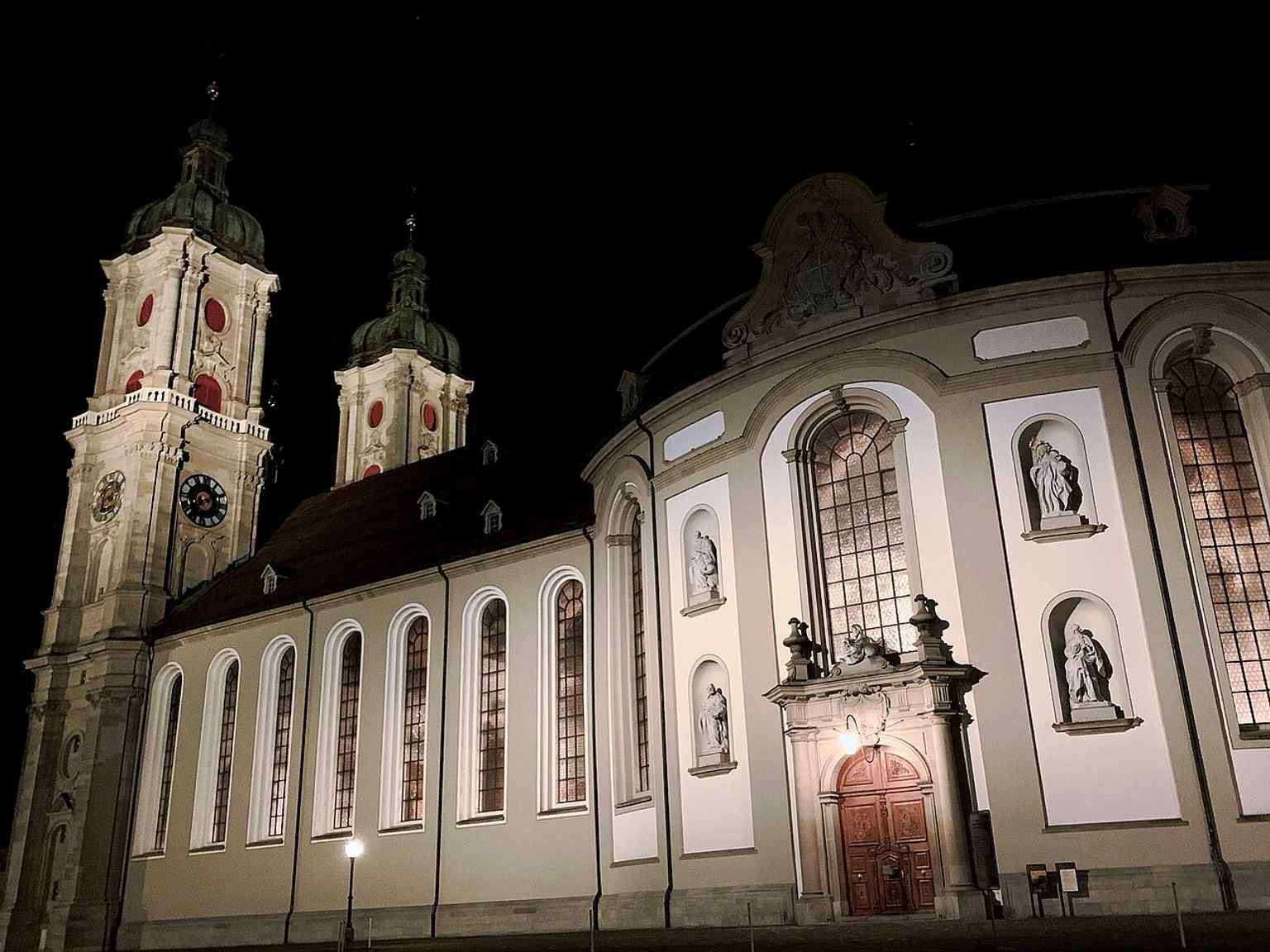 A night view of the cathedral highlights the monumental Baroque exterior after the 18th-century rebuild by Peter Thumb and Johann Christian Wentzinger.