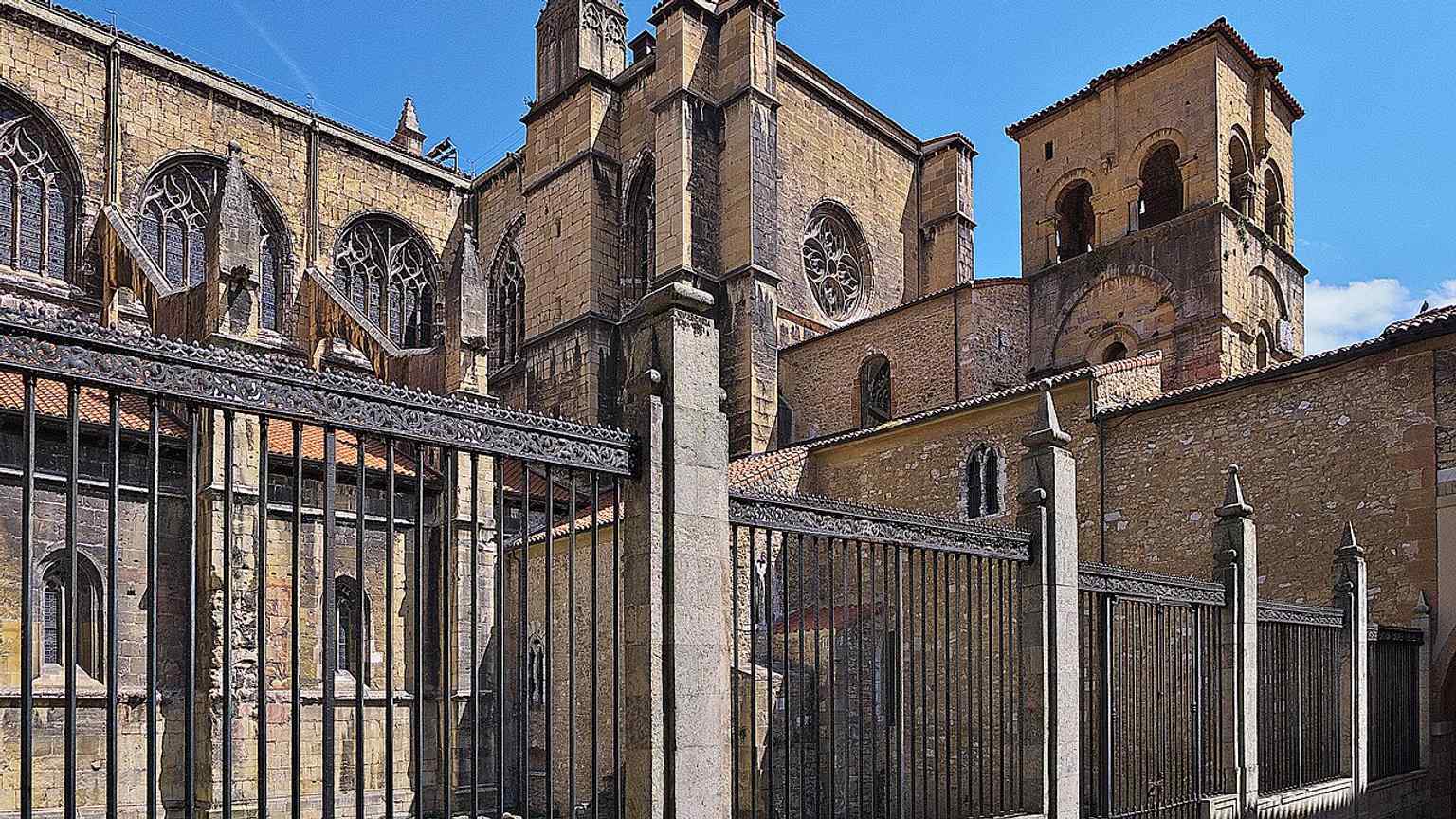 The cathedral’s exterior with the Old Tower and apse, showing the Gothic profile that grew over earlier medieval foundations.