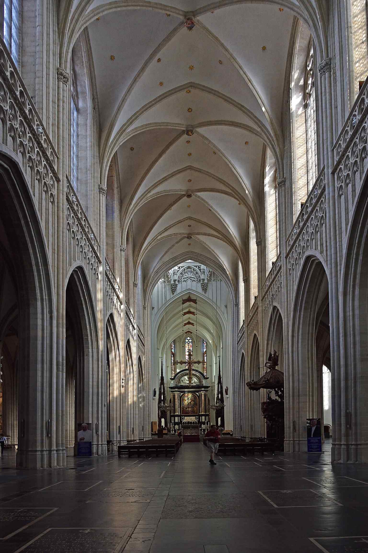 The main nave stretches deep into the cathedral, reflecting its scale as Belgium’s largest Gothic church.