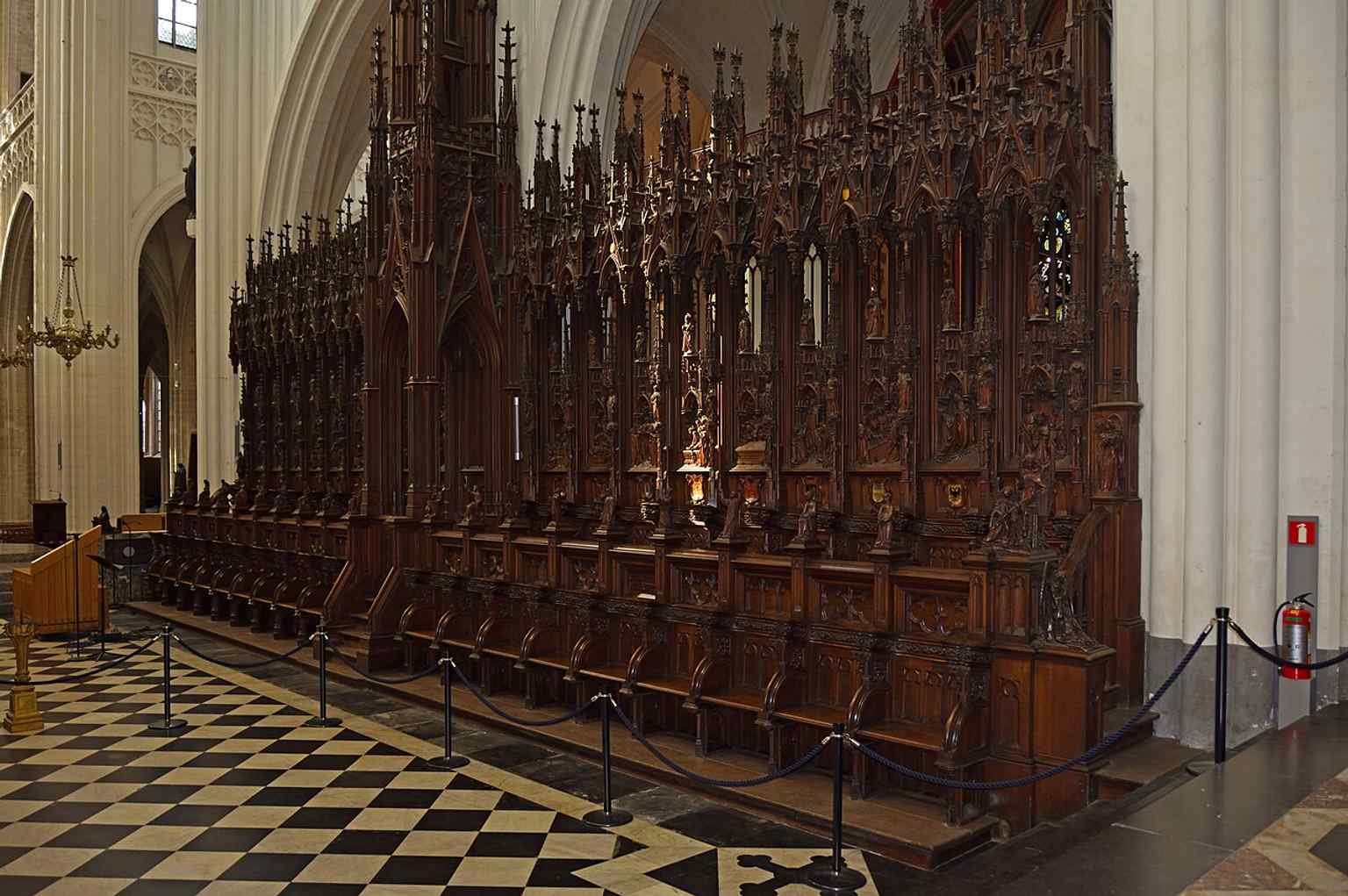 The choir area, where Antwerp’s musical tradition developed and singers like Ockeghem once served.