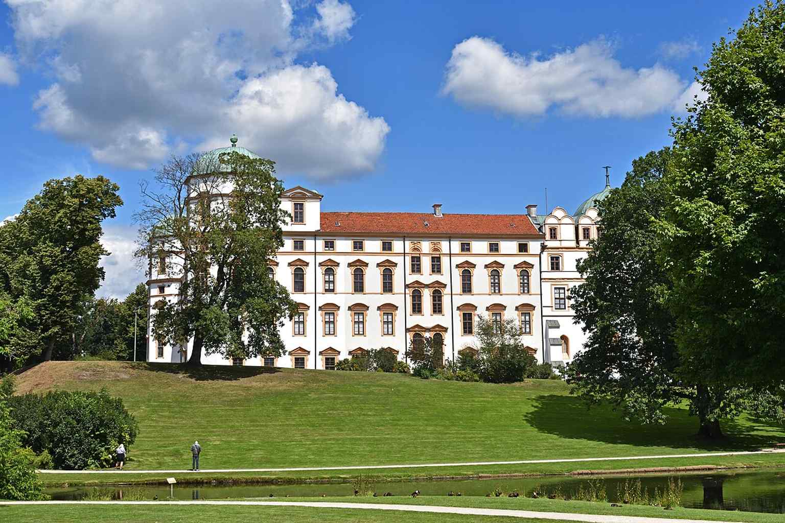 The southern facade of Celler Schloss, showcasing the Baroque transformation initiated by Duke Georg Wilhelm from 1670, featuring Venetian-inspired design with gables and distinctive domed towers.