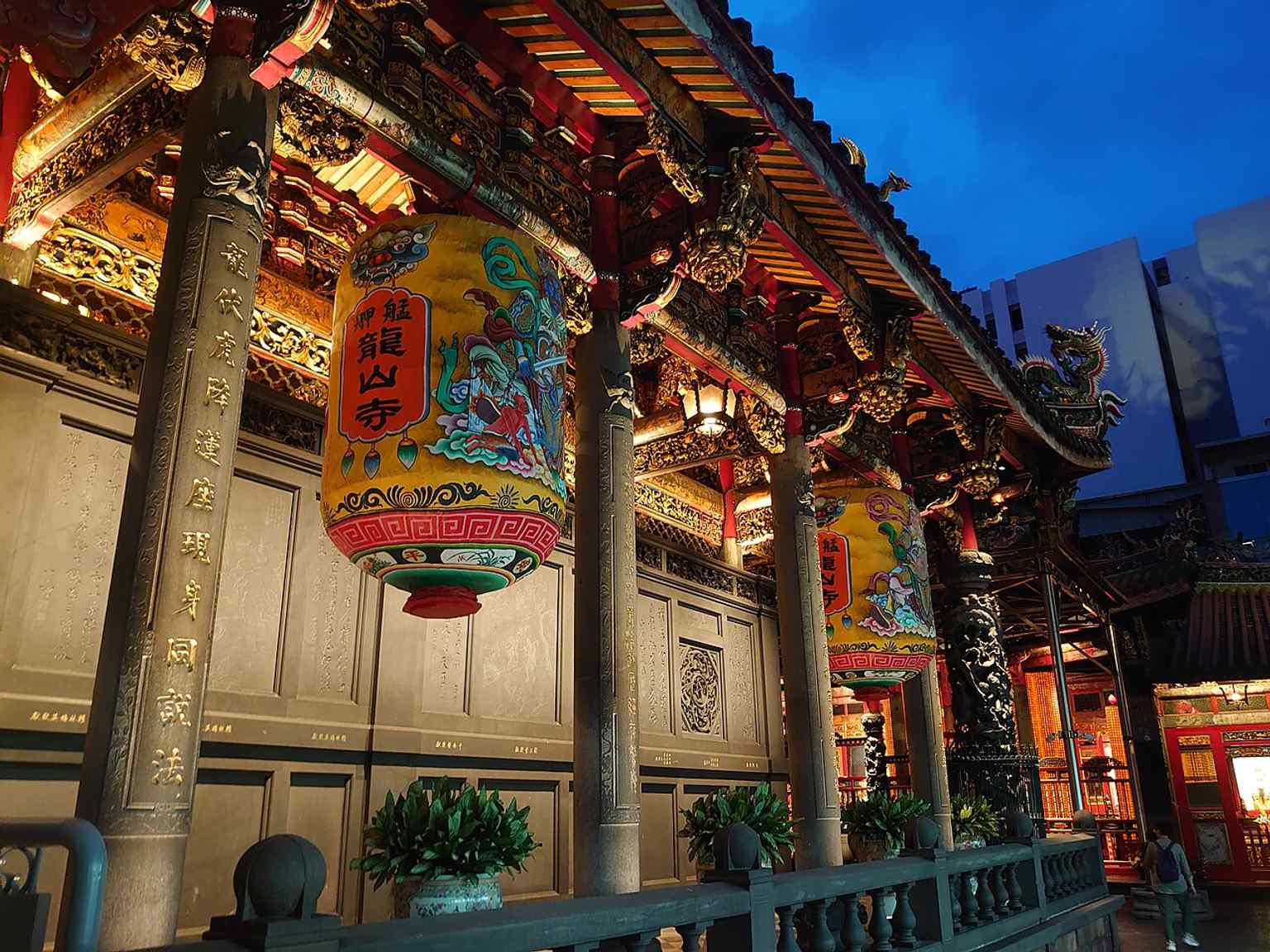 The gallery above the main hall, showing the open circulation around the core sanctuary and the temple’s multi-bay layout.