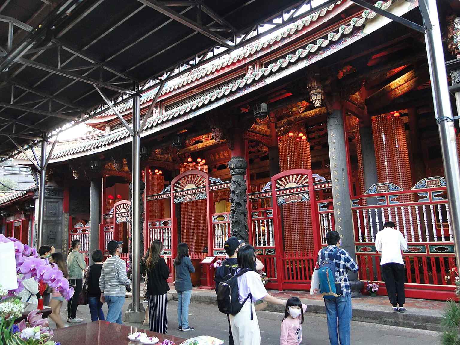 The rear hall of Longshan Temple — useful for telling the story of the temple’s expanded triple-hall structure and later additions.