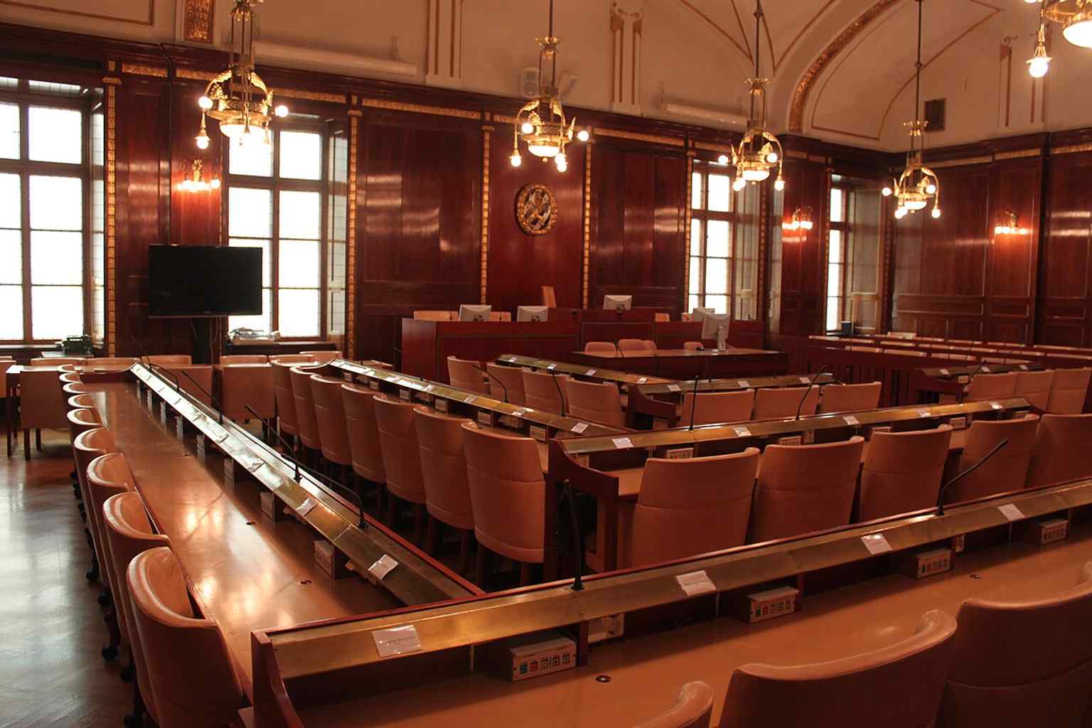 The City Council's Session Hall, designed in classical Art Nouveau style during the 1904-1905 renovation, offers space for around 80 council members.