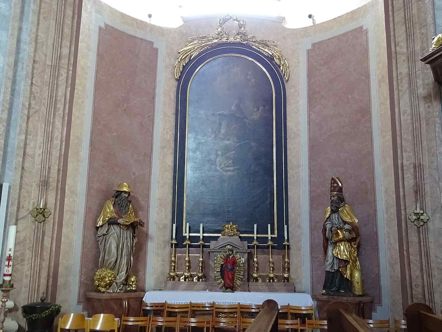 The right side altar, giving a second view of the church’s balanced Baroque interior arrangement.