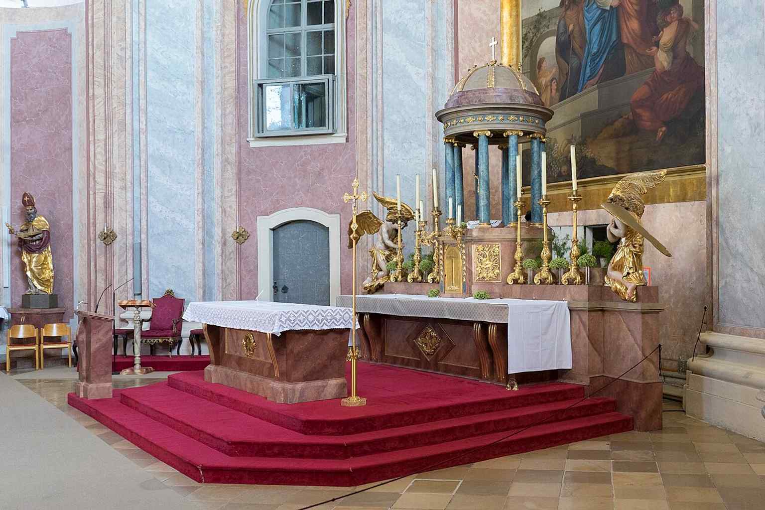 The altar area with the passage toward the Kalvarienberg behind it — a reminder that the church is tightly linked to the adjacent pilgrimage hill.