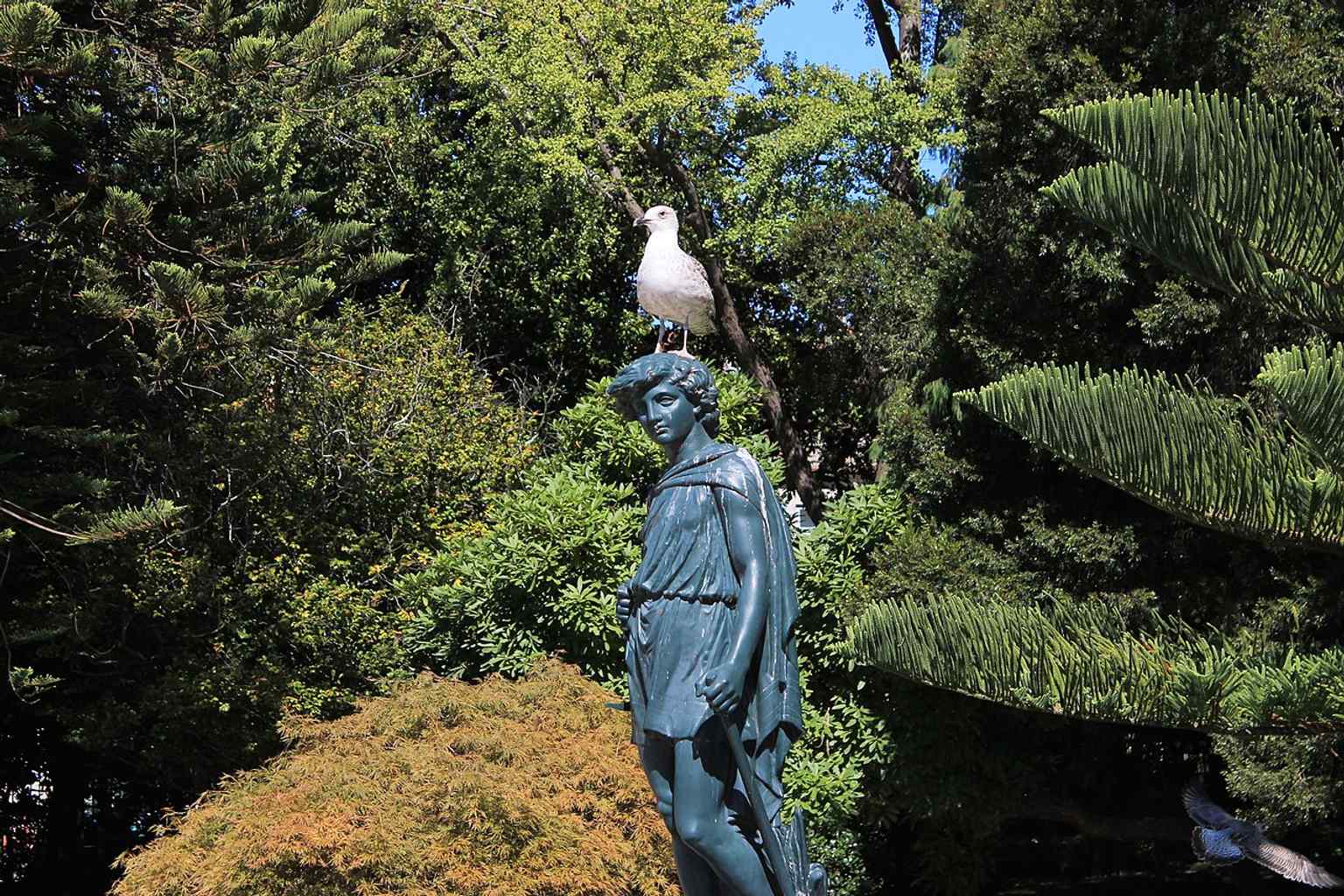 A sculpture of the Four Seasons, echoing the allegorical figures described among the garden’s decorative features.