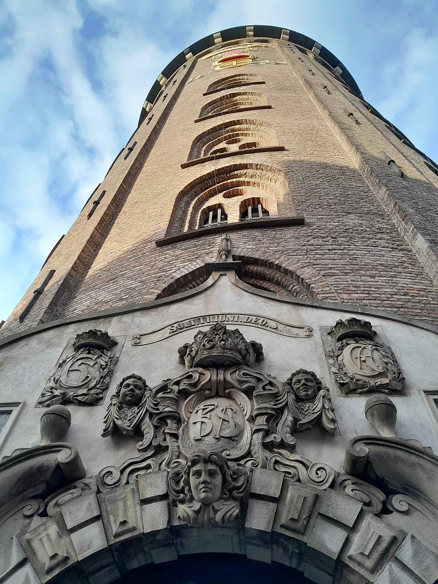 The enduring architectural form of this landmark stands as a testament to historical presence, much like the archaeological evidence from Sutton Hoo continues to fuel speculation about Rædwald's burial or commemoration.
