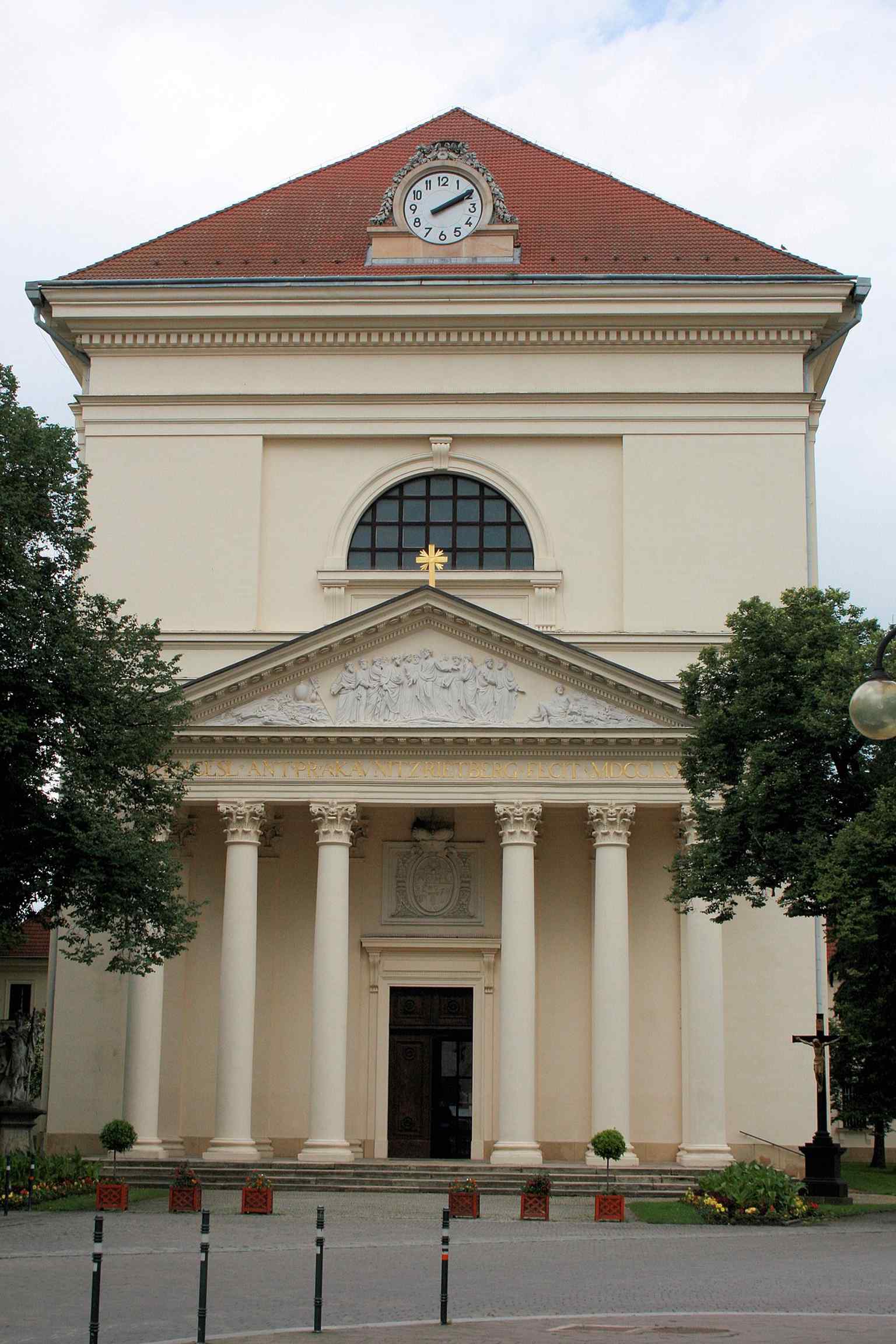 This classicist church was built between 1786-1789, replacing a Gothic church that collapsed. Its main facade features a six-column portico with an inscription dedicated to its founder, Prince Václav Antonín Dominik Kounic-Rietberg.