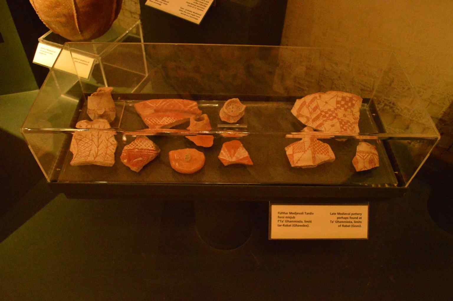 An interior gallery view that reflects the museum’s 1986 reorganisation, when Casa Bondi was assigned the archaeological holdings.