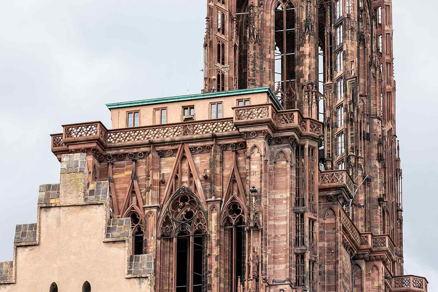 Visitors’ platform and fire-guard house on the south tower — a useful detail for explaining access to the tower and the cathedral’s long history of protection.