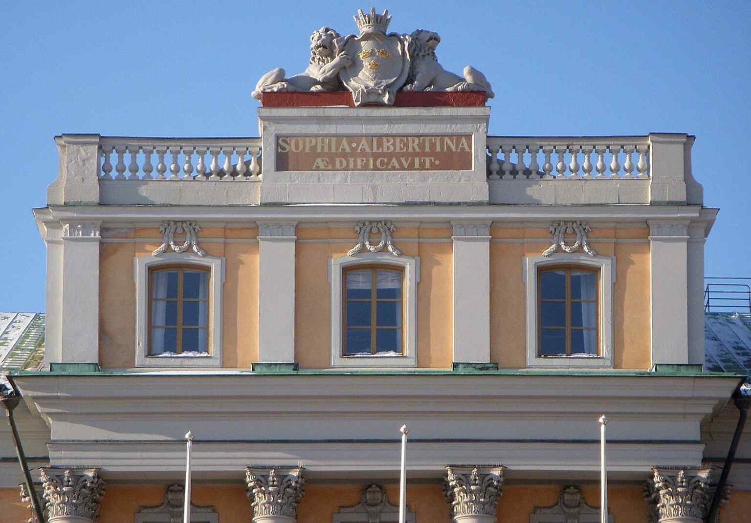 A detail of the palace's attica, crowned by Tobias Sergel's sculpture of two lions guarding the national coat of arms.