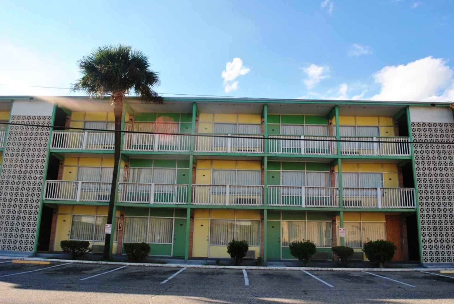 Another view of the historic Rainbow Court complex, showing the modest motel buildings that were slated for demolition by 2016.