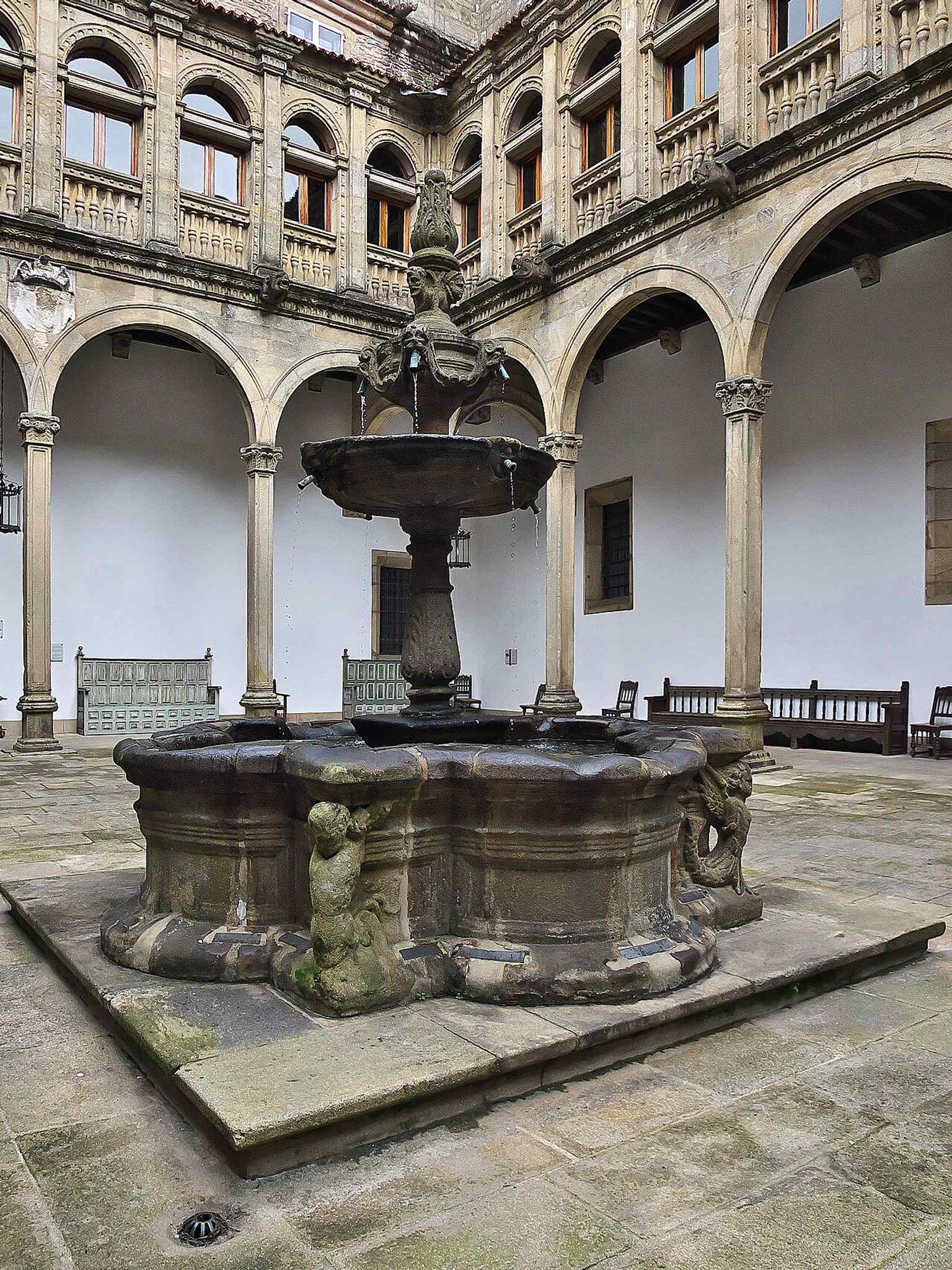 This Gothic fountain, designed by the original architect Enrique Egas, is found in the Patio de San Marcos, one of the two original Renaissance courtyards.