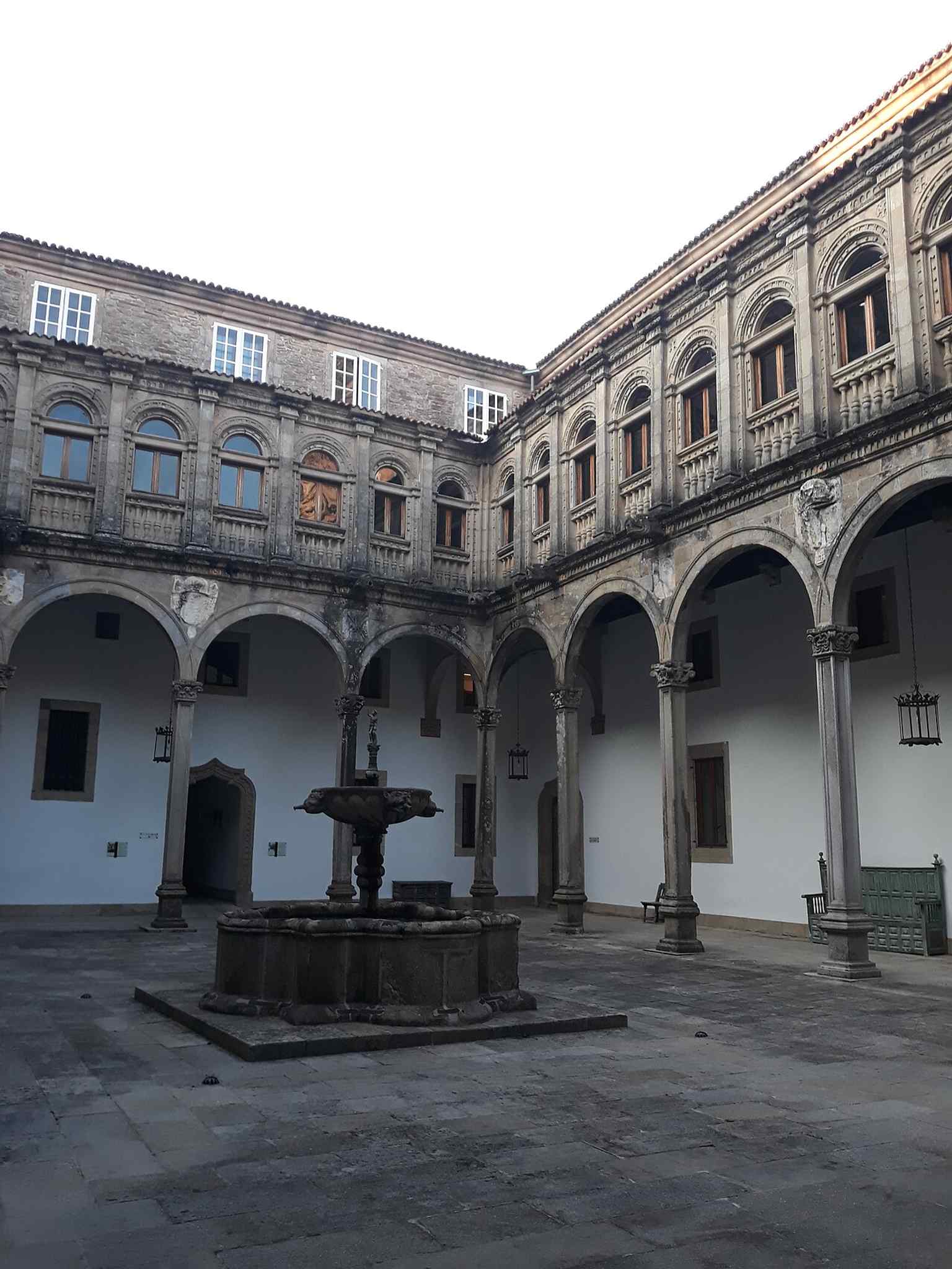 Experience the luxurious ambiance of the current Parador Museo Santiago, a space transformed from a historical hospital into a renowned hotel.
