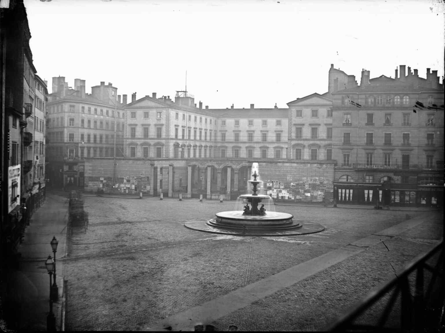 A rare bird’s-eye view of the square in 1853, showing the old fountain, Rue Confort, and the former Jacobin convent before demolition.