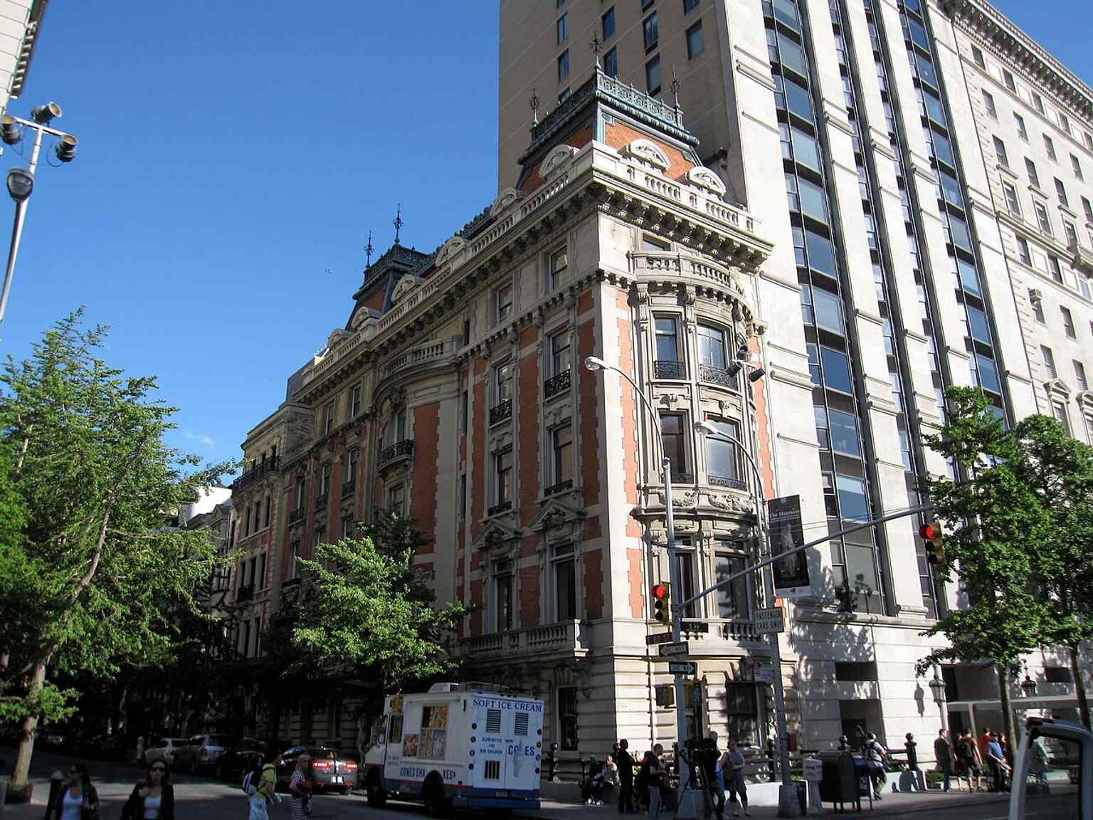 This horizontal view of the 82nd Street facade reveals the full width of the mansion, with projecting side pavilions flanking the central entrance bay.