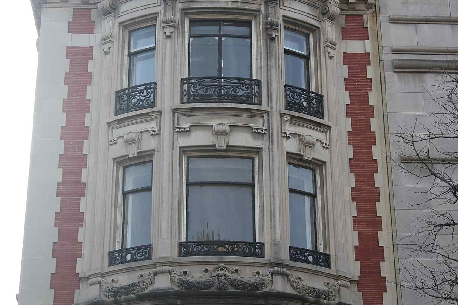 The elaborate copper mansard roof, adorned with finials and cresting, was meticulously recreated during the 1980s restoration by Joseph Fiebiger, grandson of the original metalworker.
