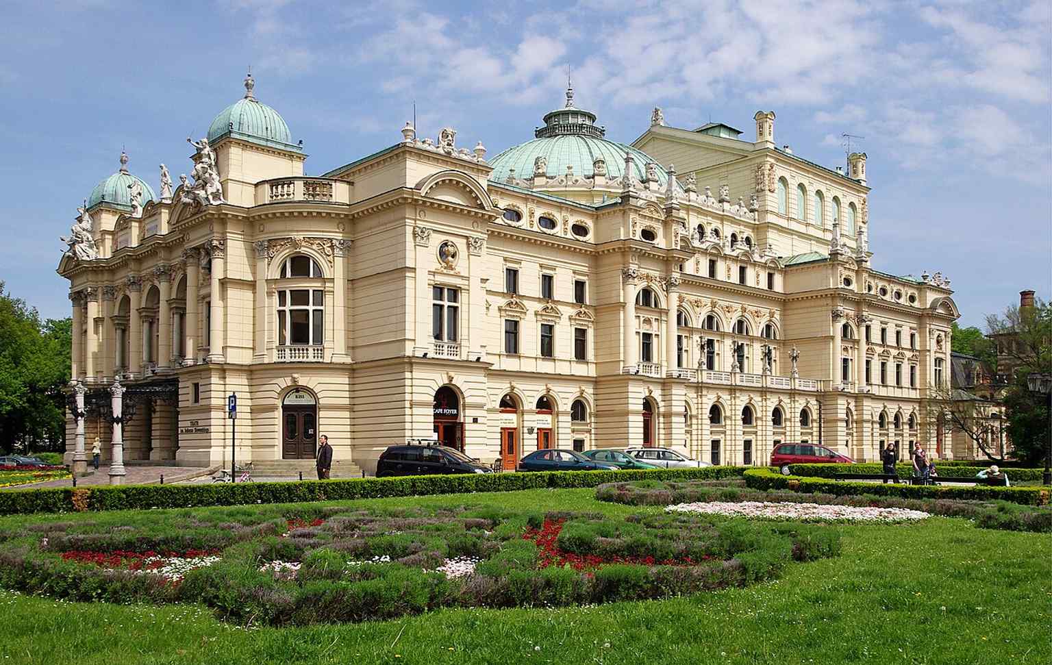 A high-resolution daytime view that helps show the ornate façade details of one of Kraków’s most important theatres.