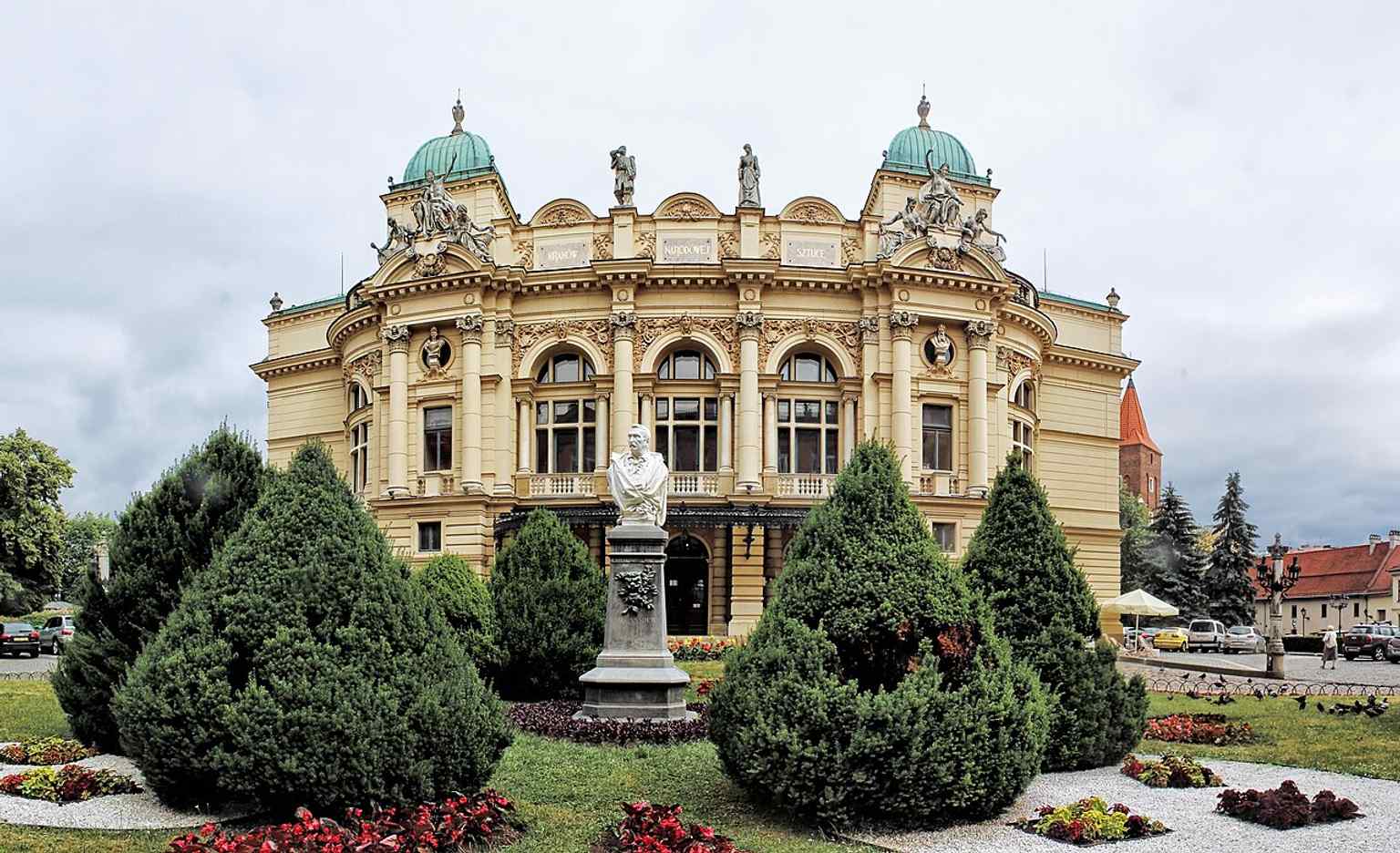 A crisp, large-format exterior image ideal for appreciating the theatre’s scale and the richly decorated front elevation.